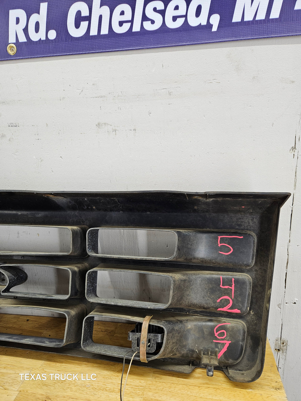 1992-1997 Ford F150 F250 F350 F450 F550 Grill