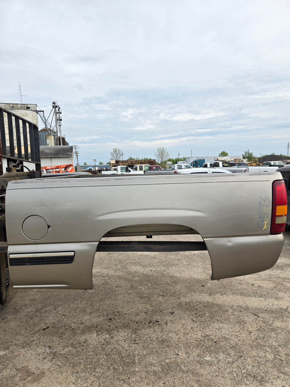 1999-2007 Chevrolet Silverado / GMC Sierra 1500 2500 3500 HD 6' 6" Short Truck Bed