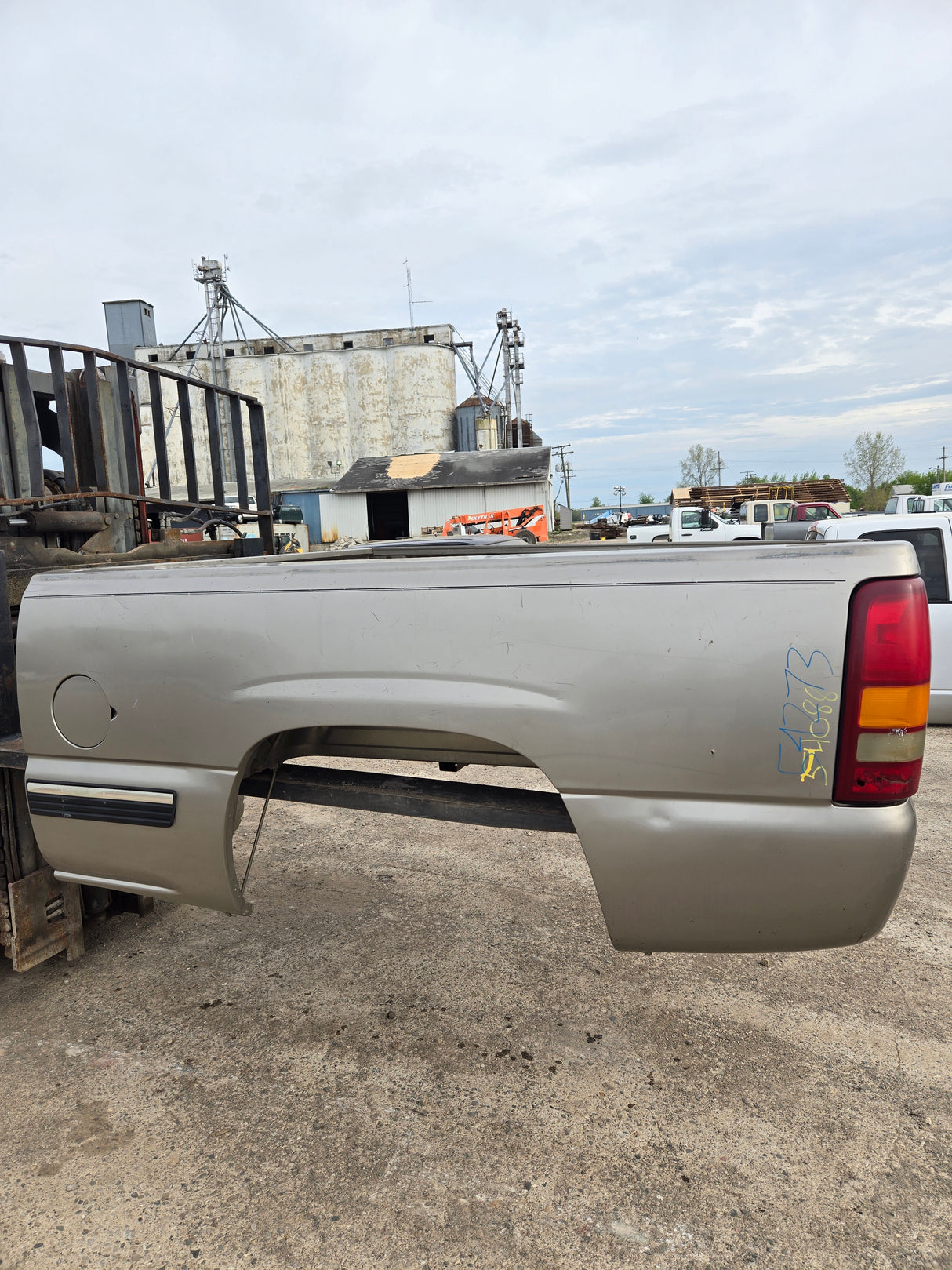 1999-2007 Chevrolet Silverado / GMC Sierra 1500 2500 3500 HD 6' 6" Short Truck Bed