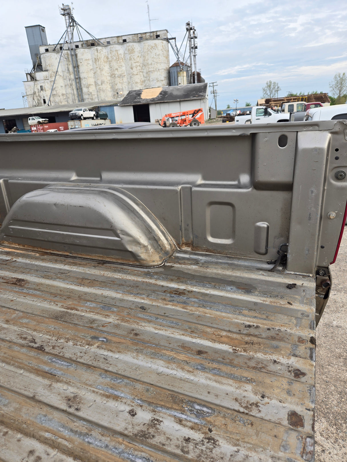 1999-2007 Chevrolet Silverado / GMC Sierra 1500 2500 3500 HD 6' 6" Short Truck Bed