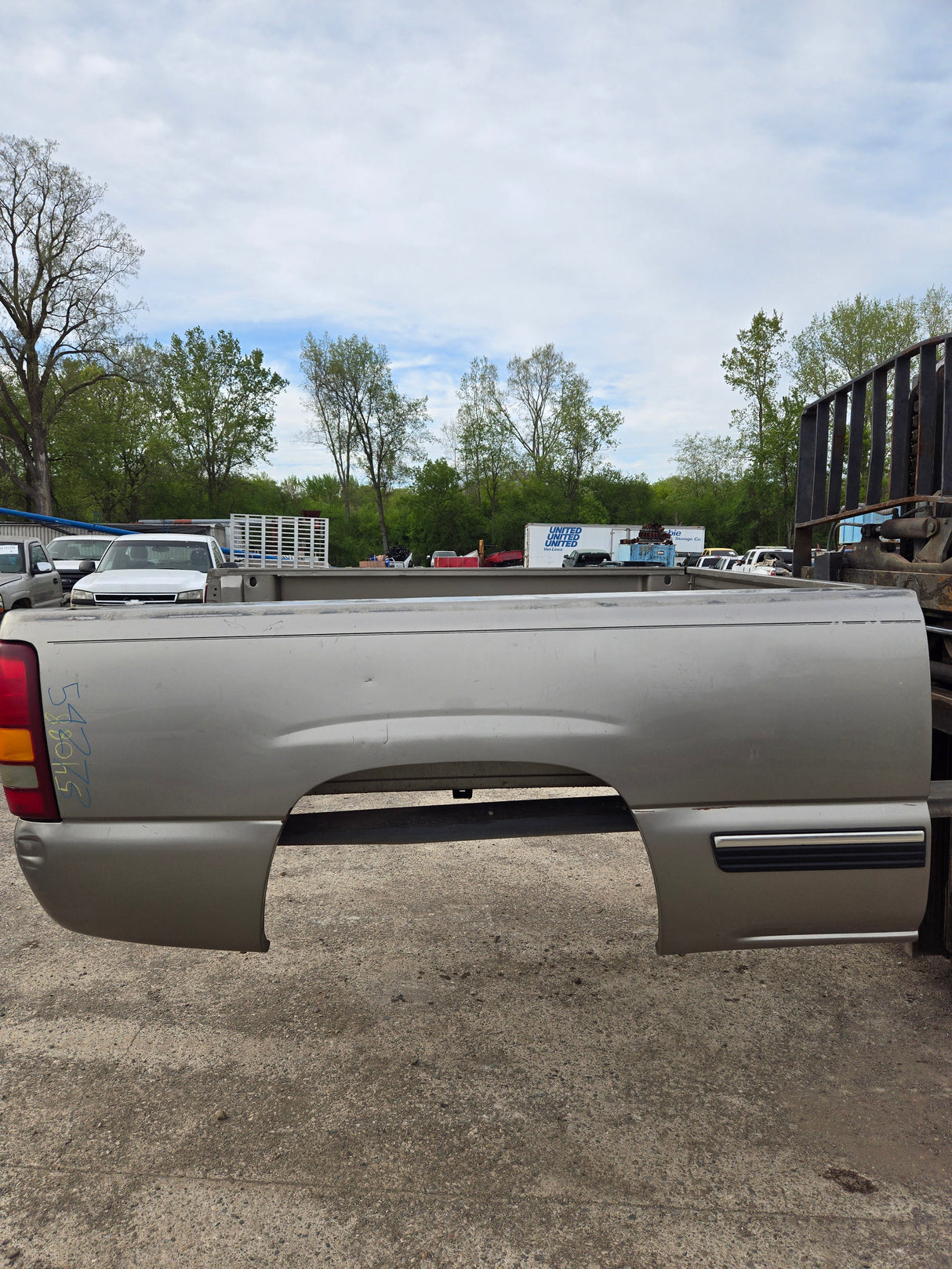 1999-2007 Chevrolet Silverado / GMC Sierra 1500 2500 3500 HD 6' 6" Short Truck Bed