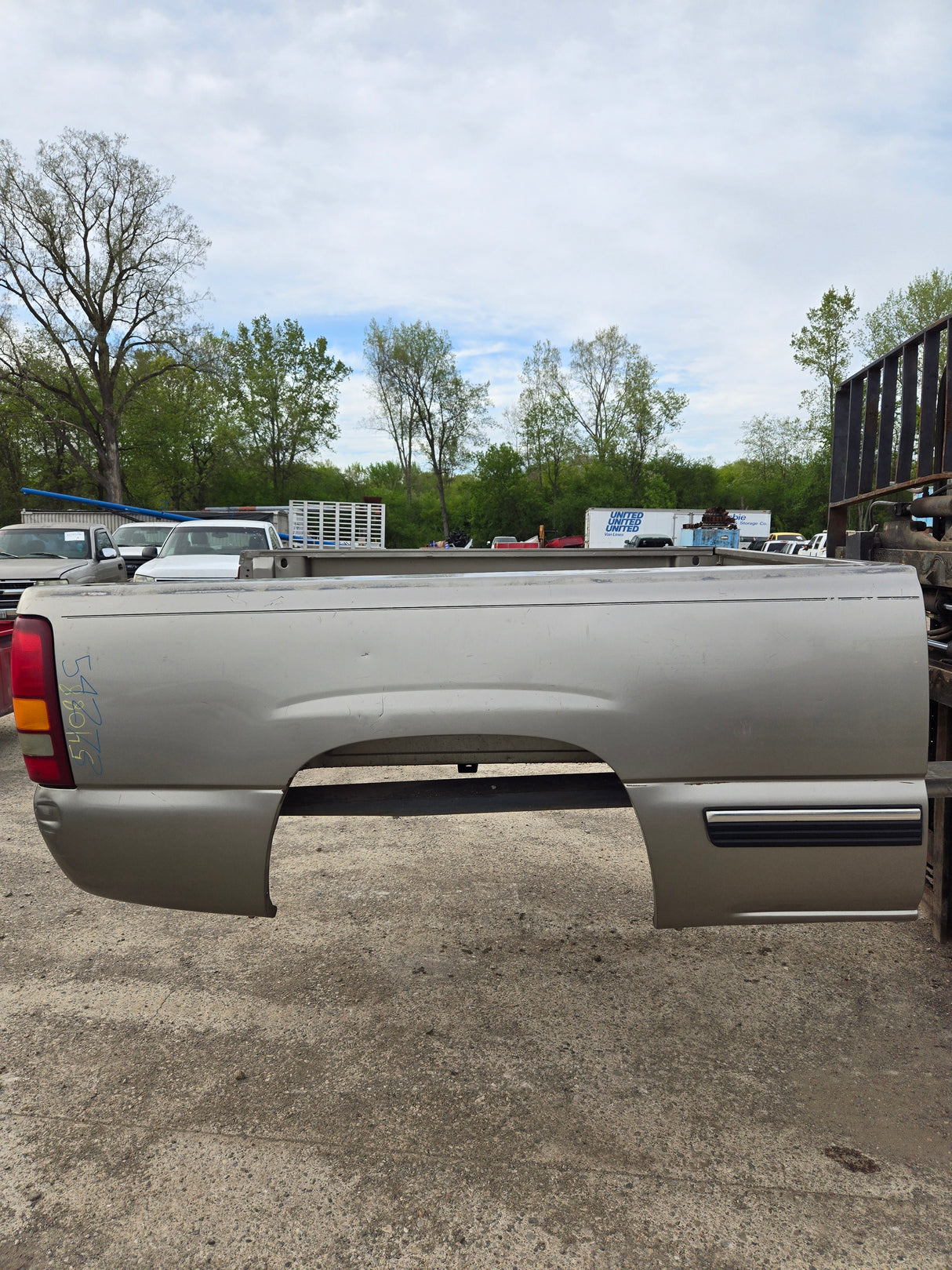 1999-2007 Chevrolet Silverado / GMC Sierra 1500 2500 3500 HD 6' 6" Short Truck Bed