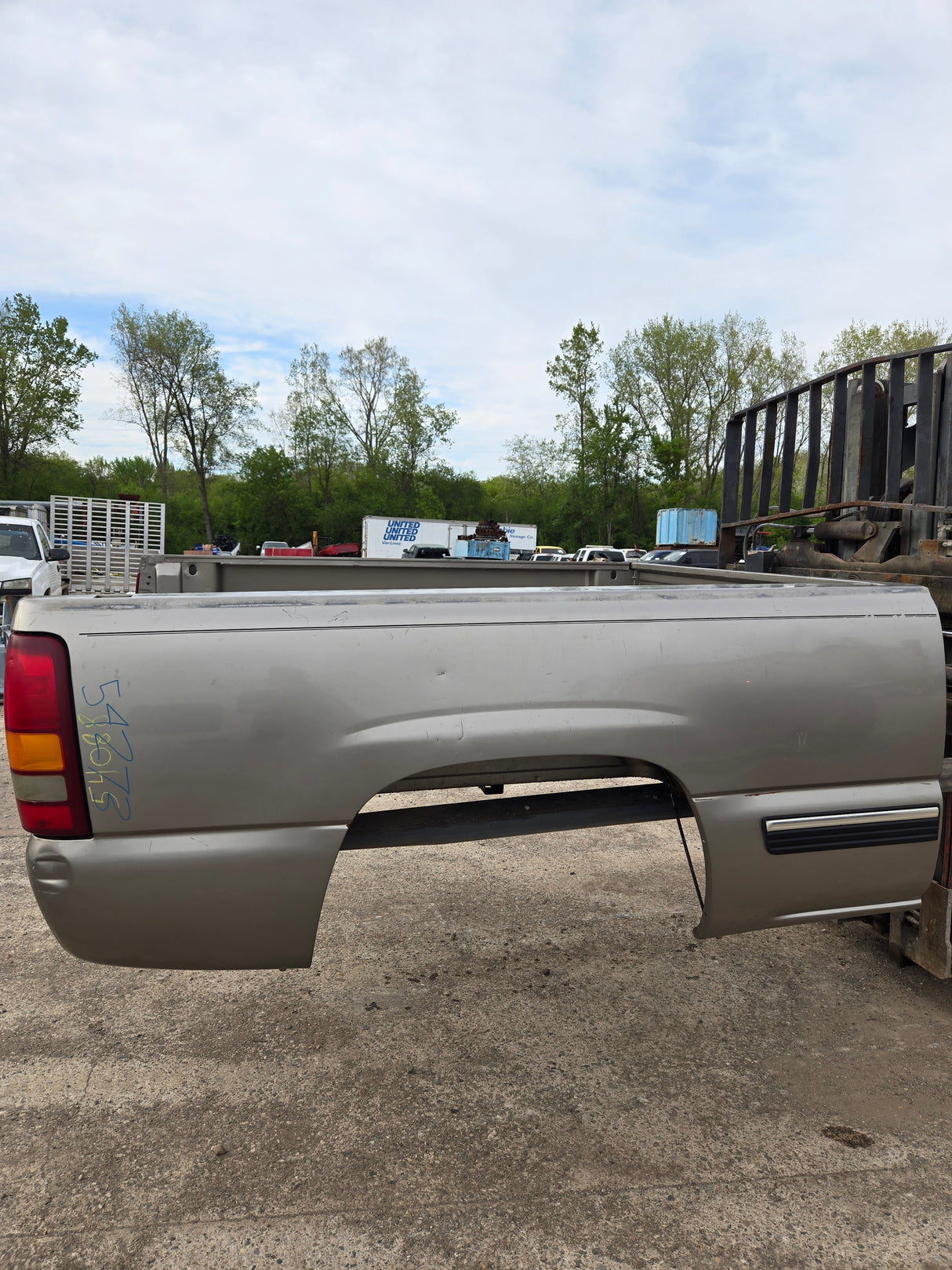 1999-2007 Chevrolet Silverado / GMC Sierra 1500 2500 3500 HD 6' 6" Short Truck Bed