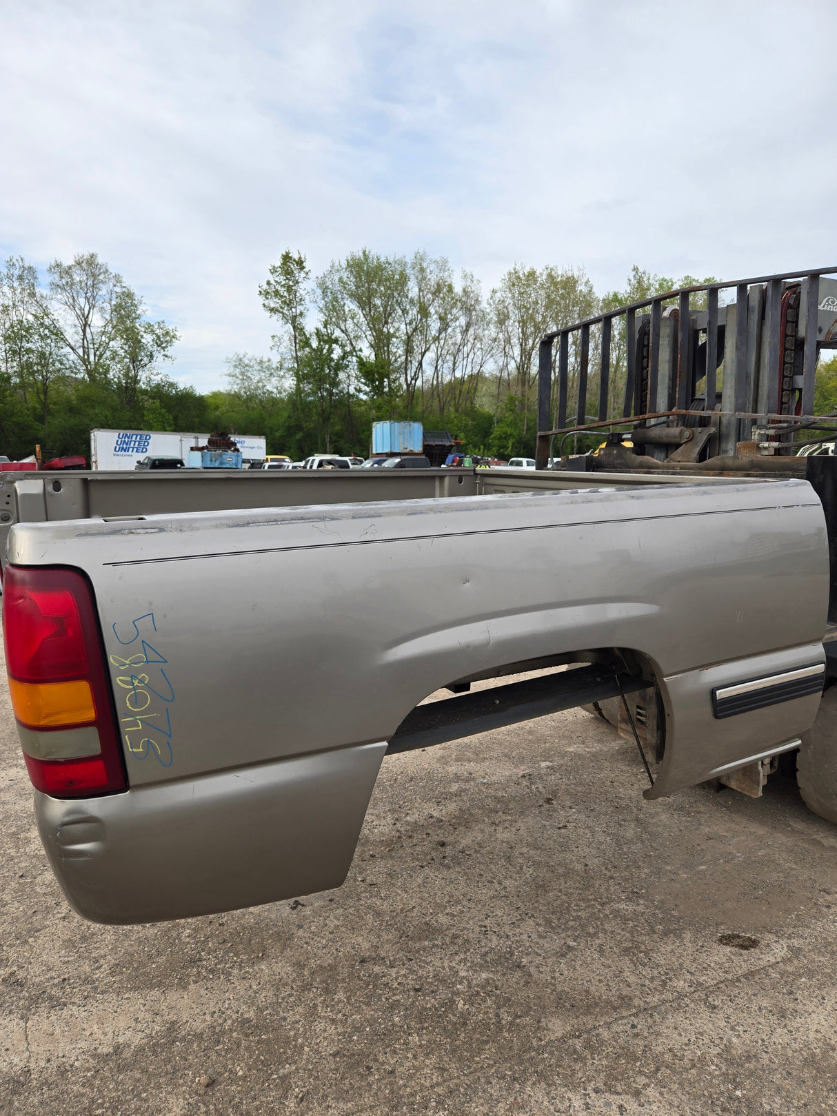 1999-2007 Chevrolet Silverado / GMC Sierra 1500 2500 3500 HD 6' 6" Short Truck Bed