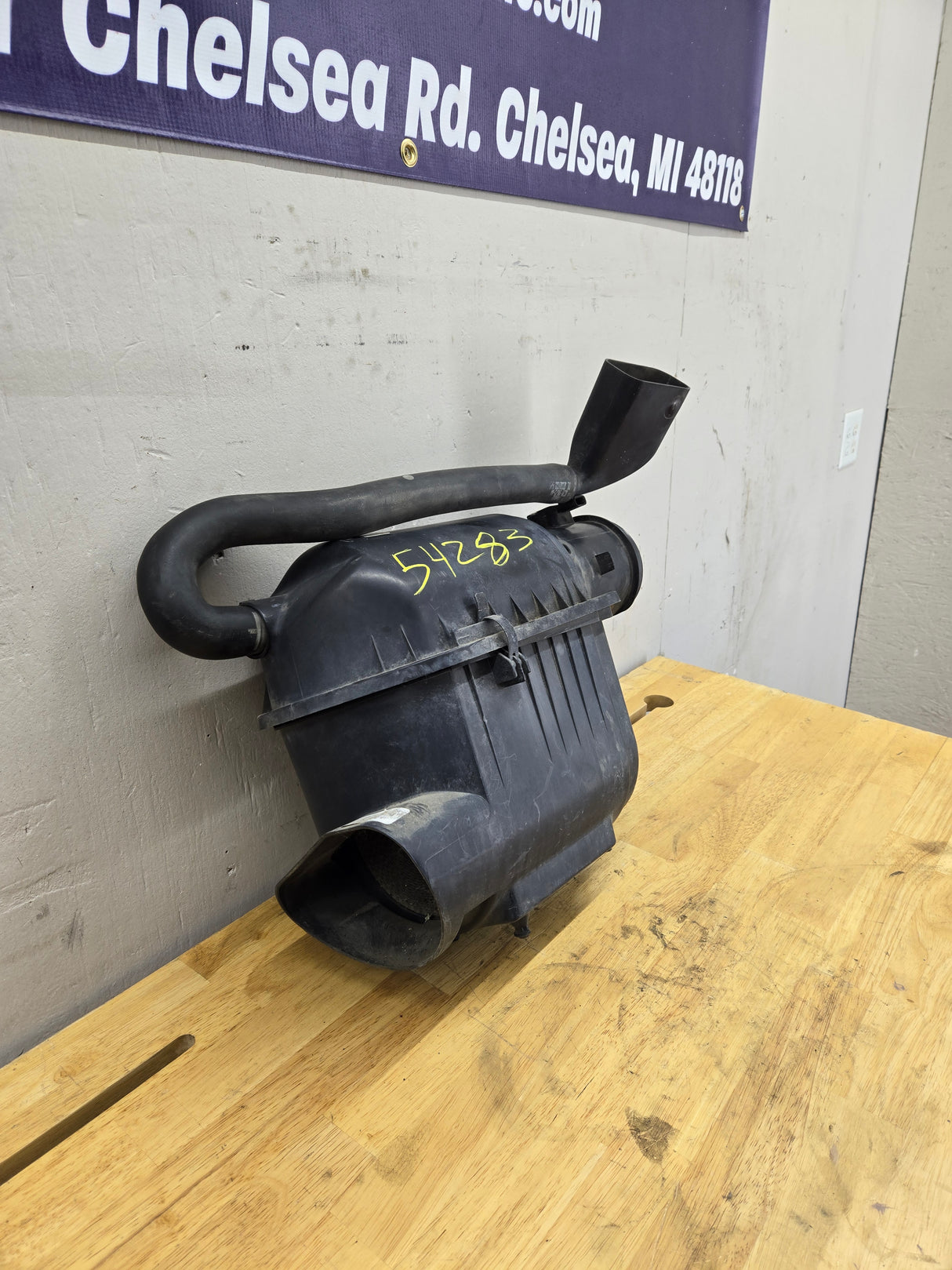 2008-2009 Ford F250 F350 Super Duty Air Filter Housing Box Cleaner