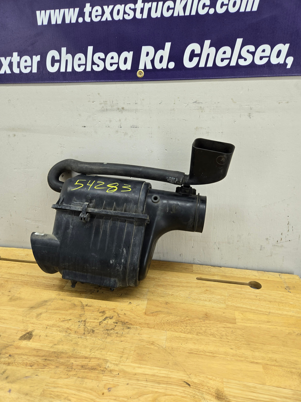 2008-2009 Ford F250 F350 Super Duty Air Filter Housing Box Cleaner