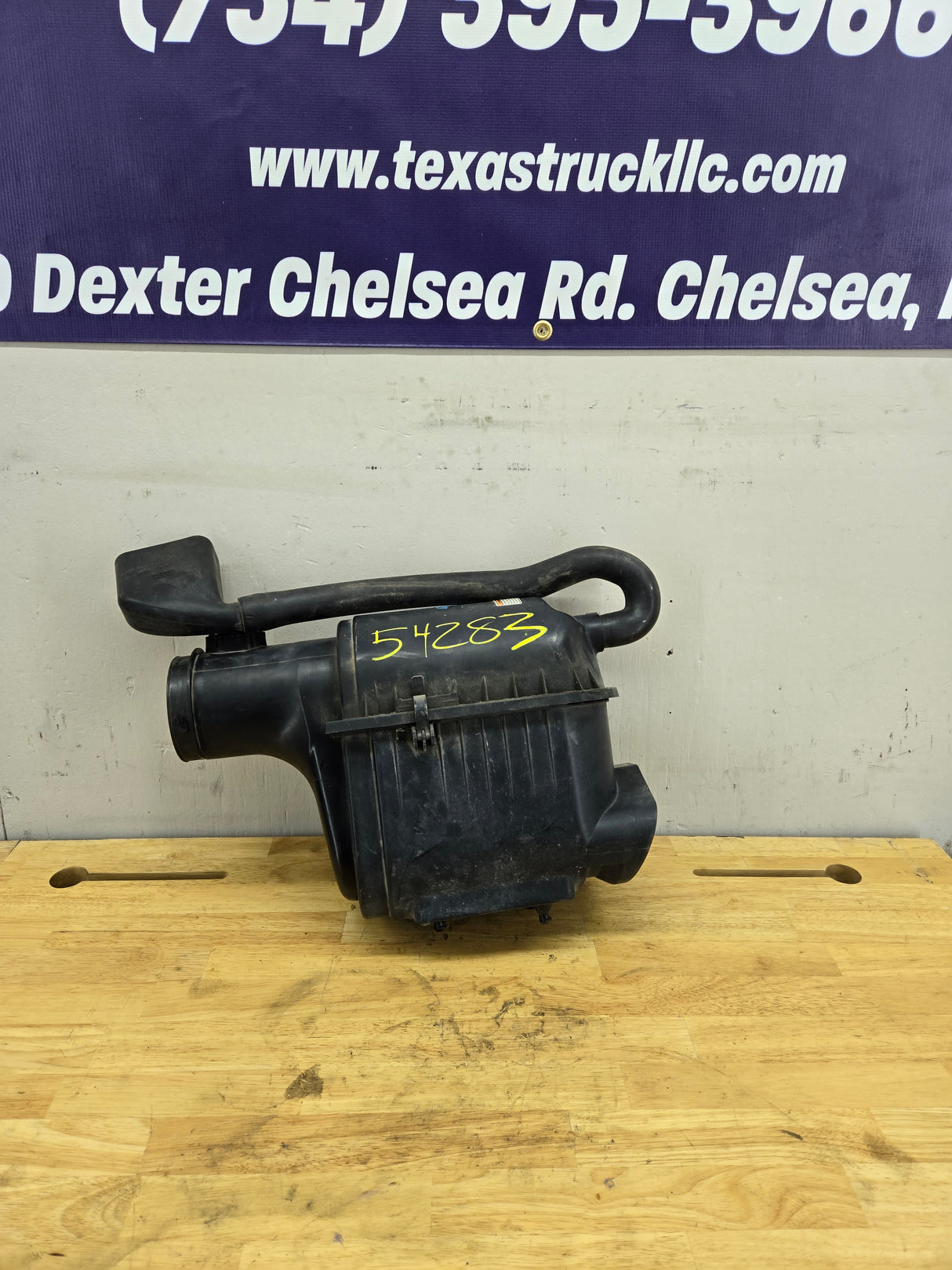 2008-2009 Ford F250 F350 Super Duty Air Filter Housing Box Cleaner