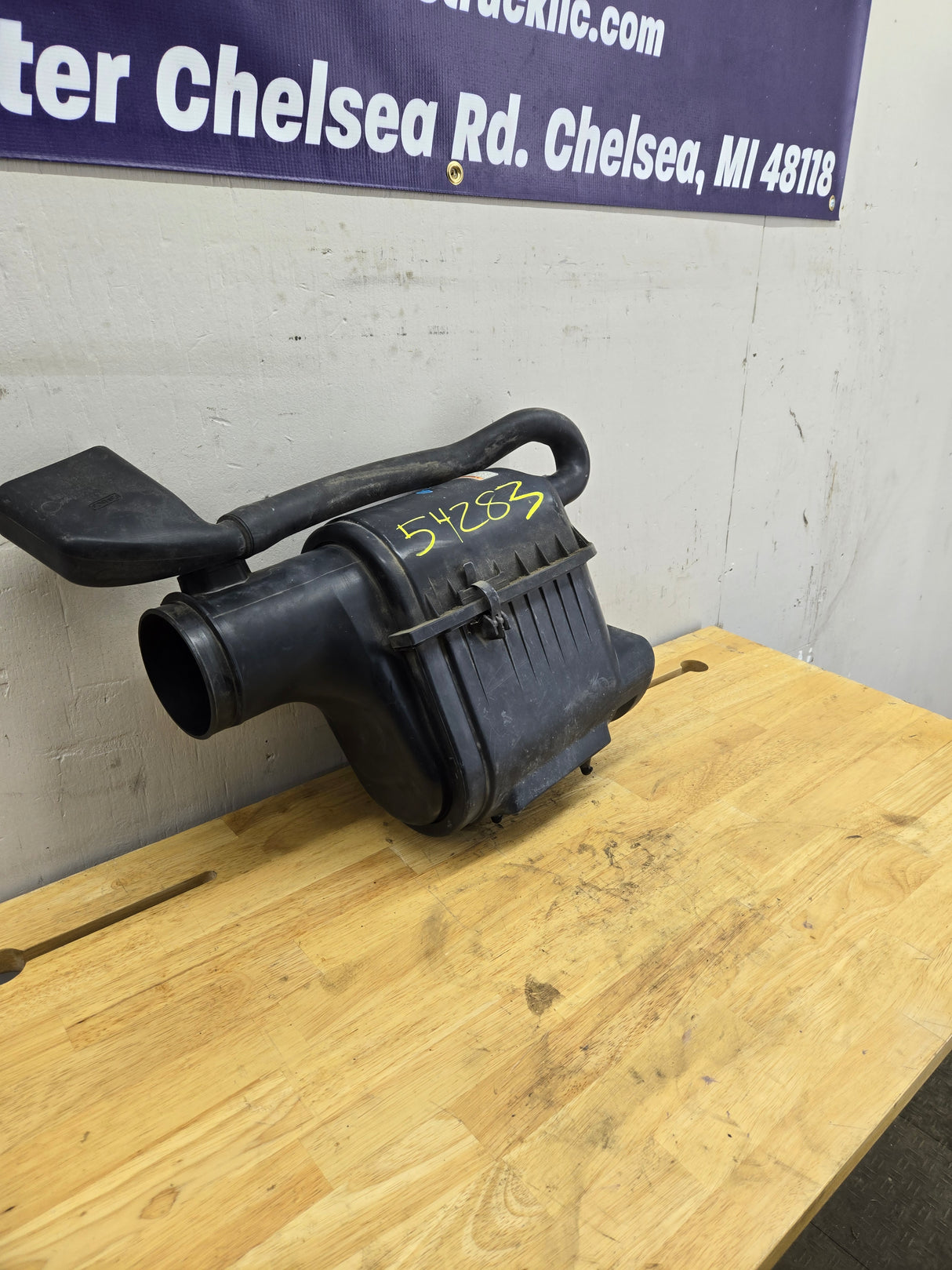 2008-2009 Ford F250 F350 Super Duty Air Filter Housing Box Cleaner