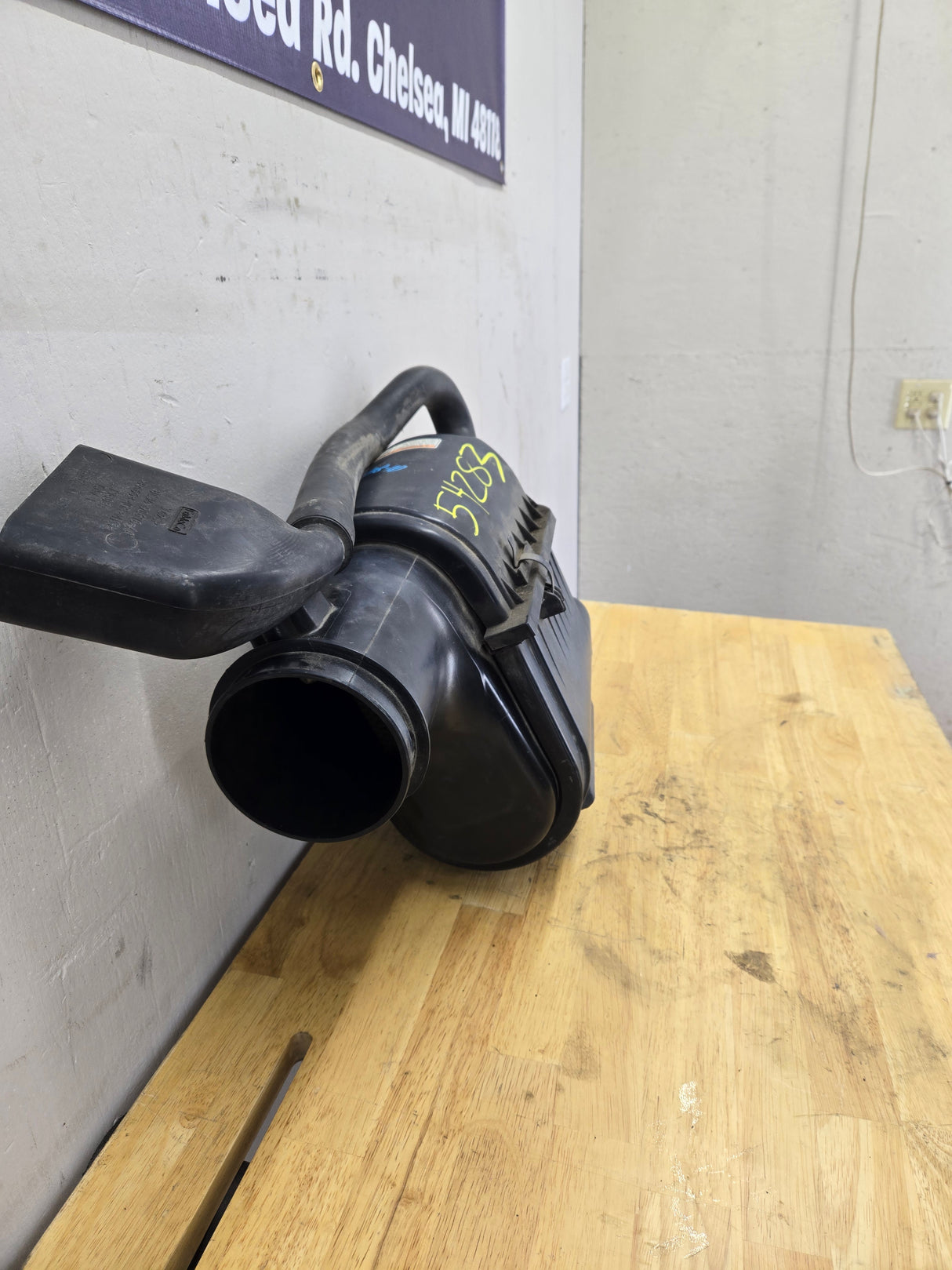 2008-2009 Ford F250 F350 Super Duty Air Filter Housing Box Cleaner