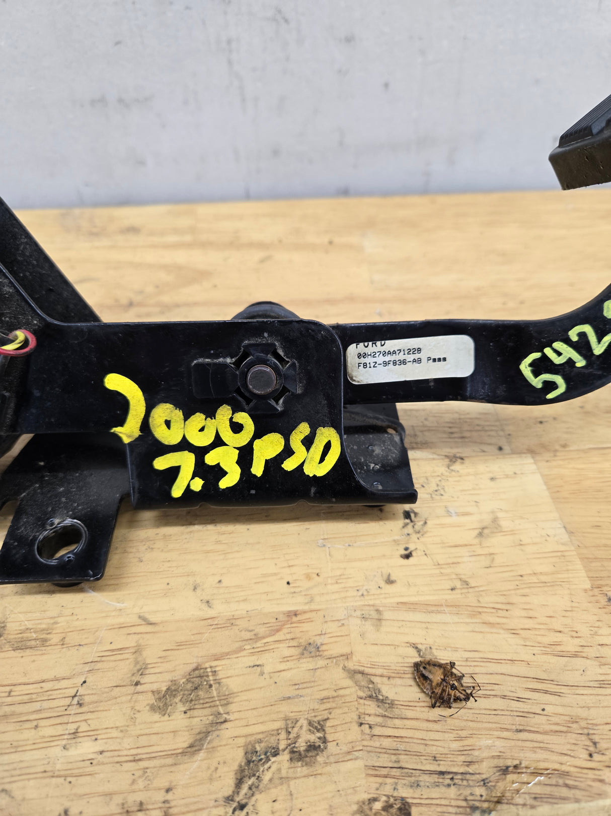 1999-2001 Ford Super Duty Accelerator Pedal F81Z-9F836-AB F250 F350 F450 F550