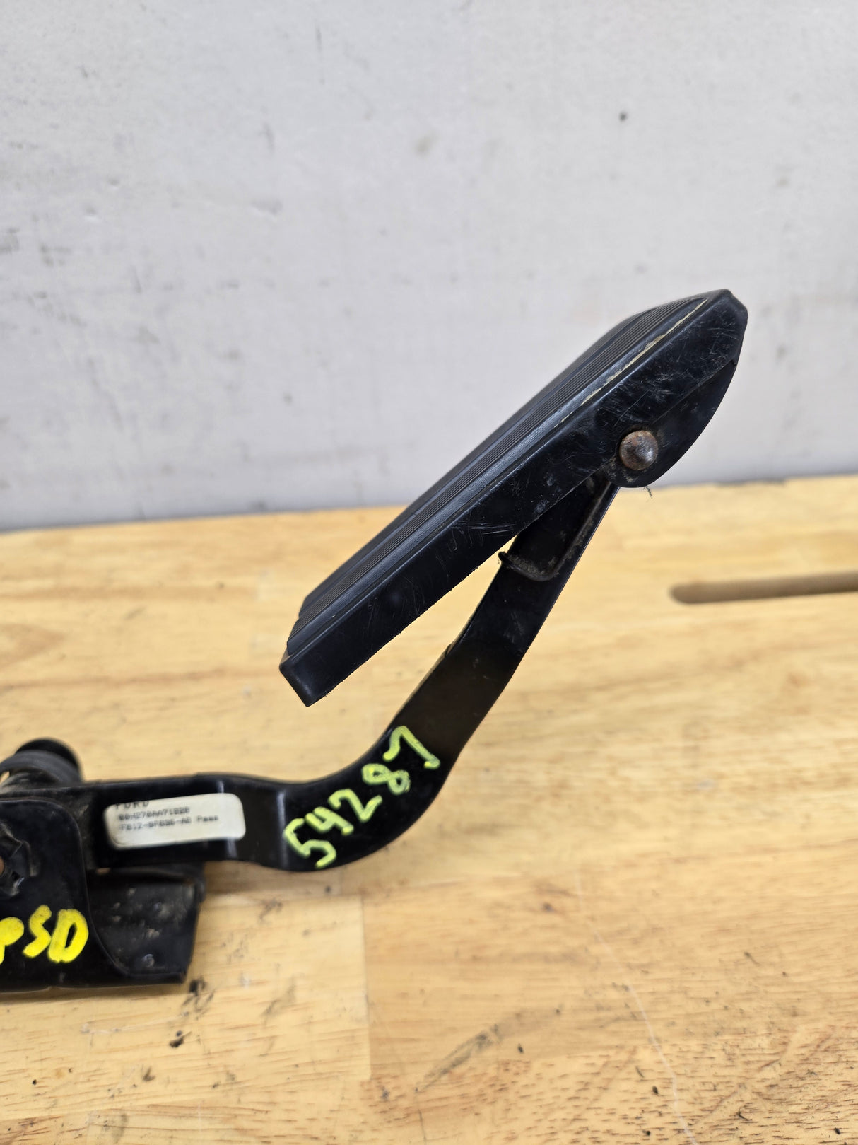 1999-2001 Ford Super Duty Accelerator Pedal F81Z-9F836-AB F250 F350 F450 F550