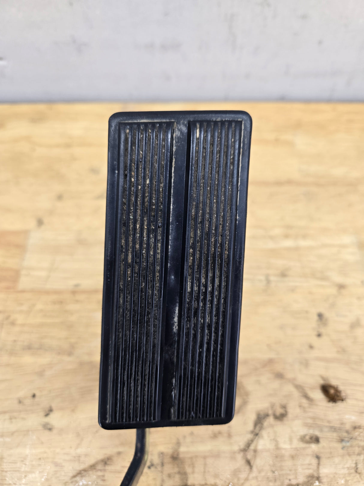 1999-2001 Ford Super Duty Accelerator Pedal F81Z-9F836-AB F250 F350 F450 F550