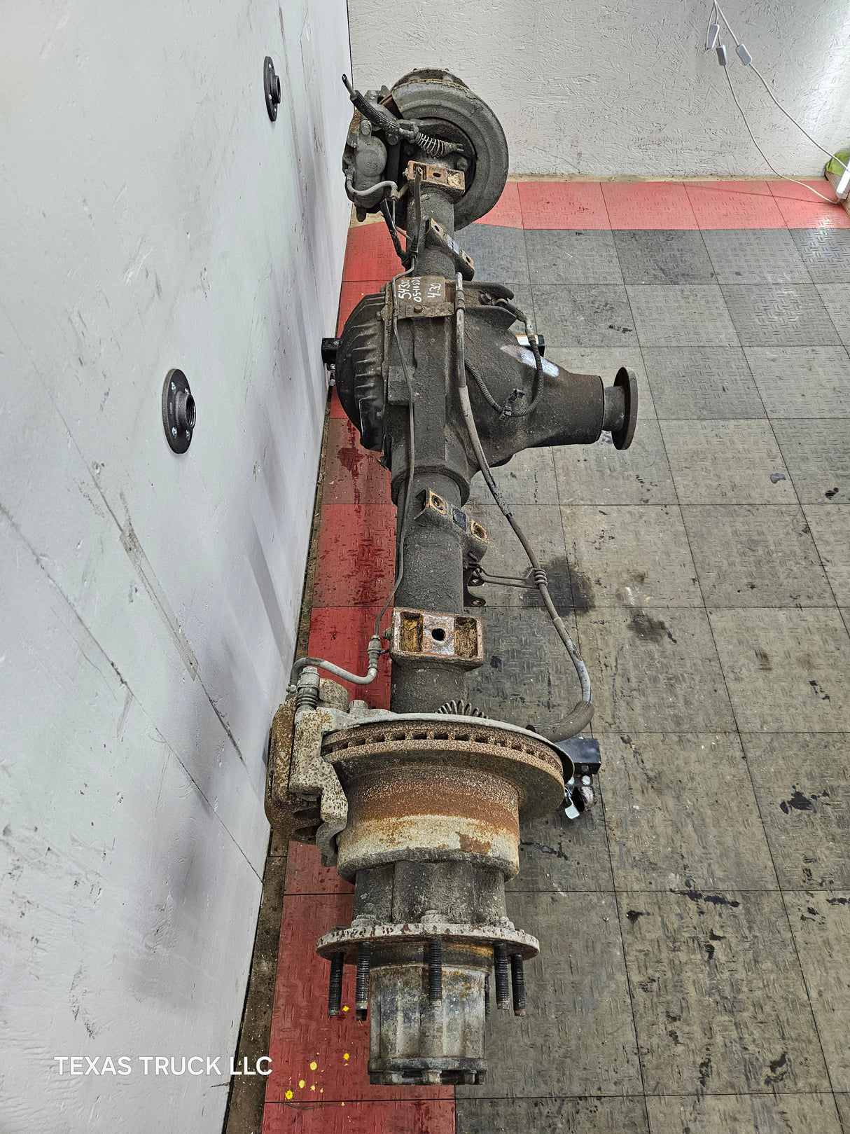 2005-2007 Ford Super Duty F350 DRW Dually Rear Axle 4.30 Gear Ratio