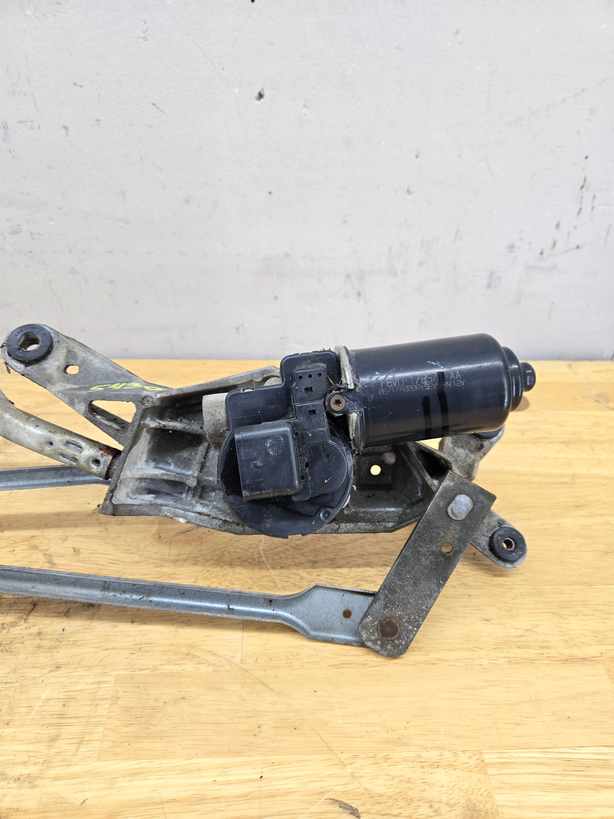 1999-2001 Ford F250 F350 F450 F550 Super Duty Windshield Wiper Motor & Wiper Linkage Assembly F8VU-17B571-AA