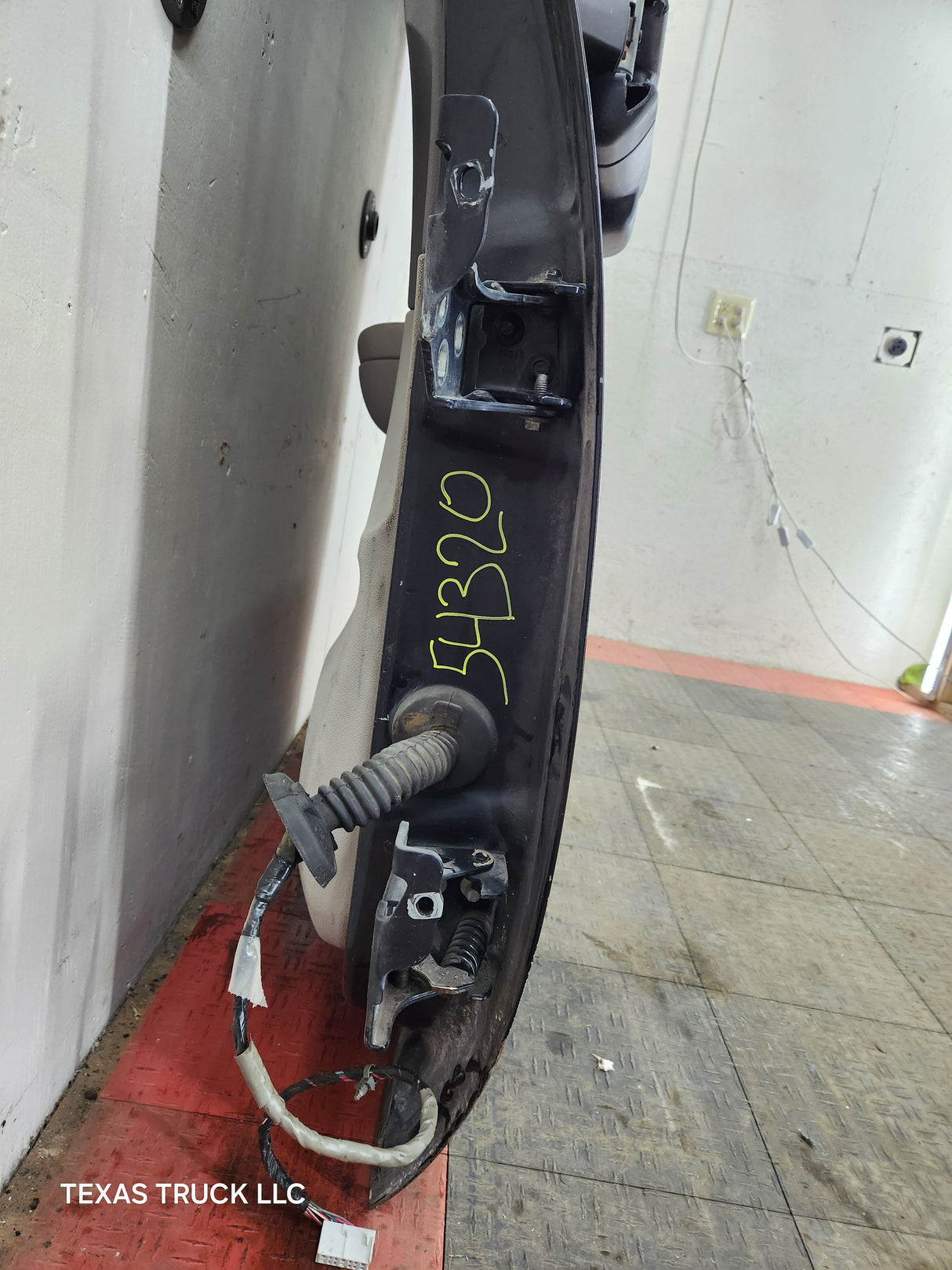 2007-2013 Chevrolet Silverado / GMC Sierra 1500 2500 3500 HD LH Front Driver Side Door