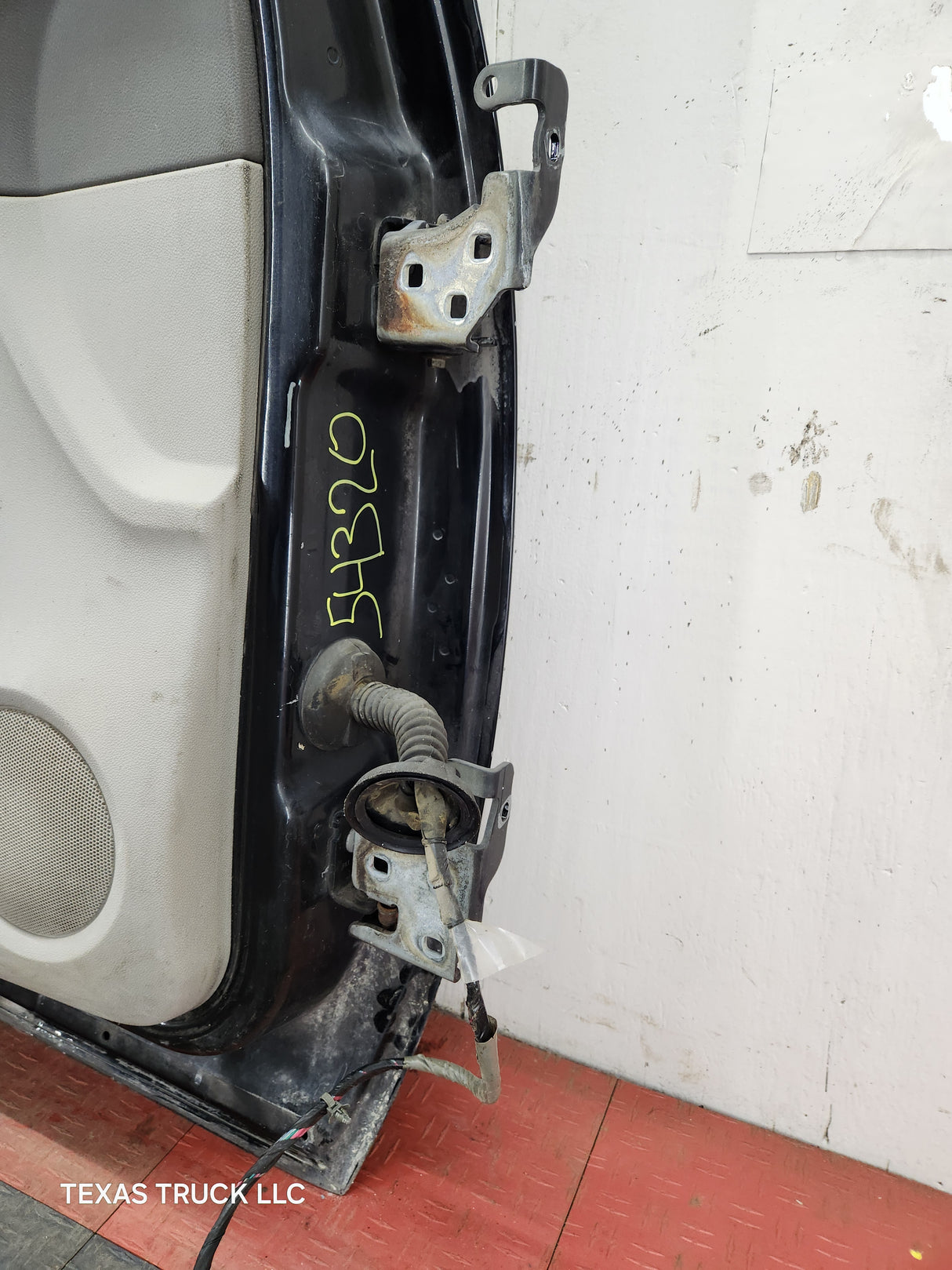 2007-2013 Chevrolet Silverado / GMC Sierra 1500 2500 3500 HD LH Front Driver Side Door