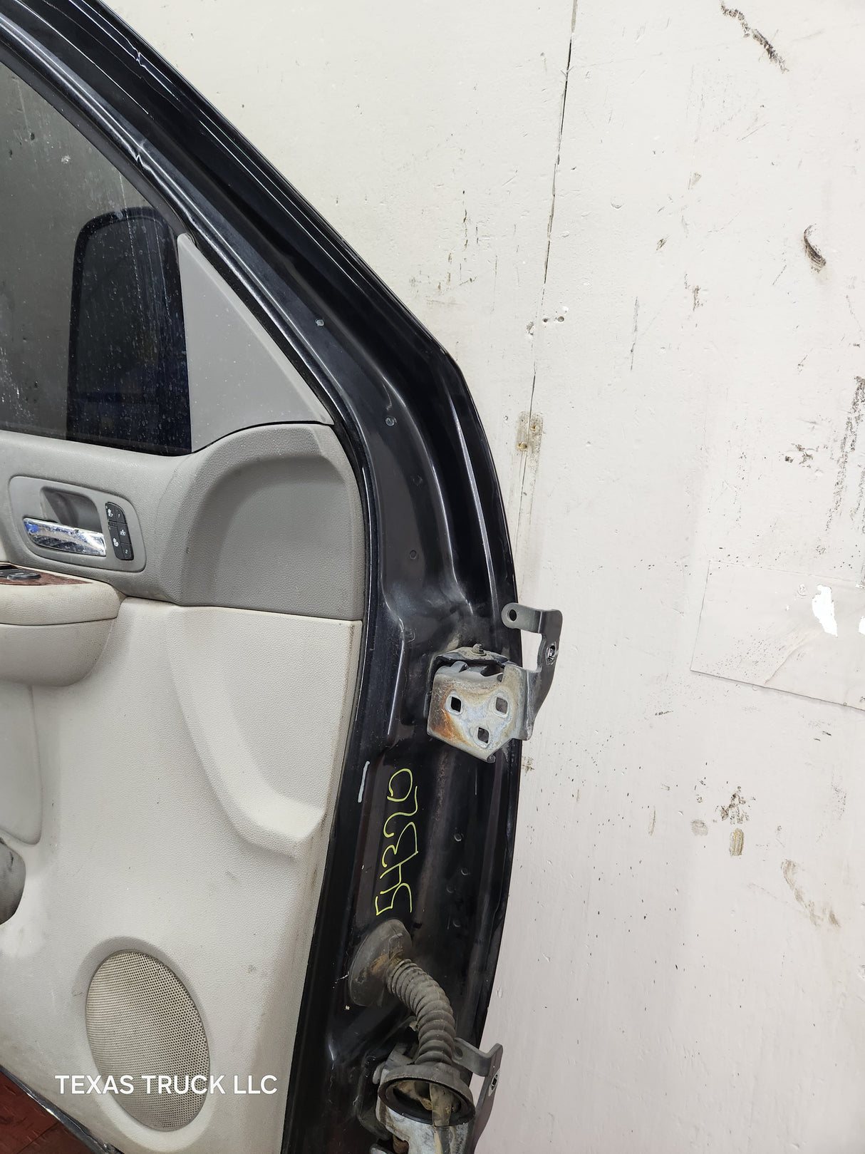 2007-2013 Chevrolet Silverado / GMC Sierra 1500 2500 3500 HD LH Front Driver Side Door