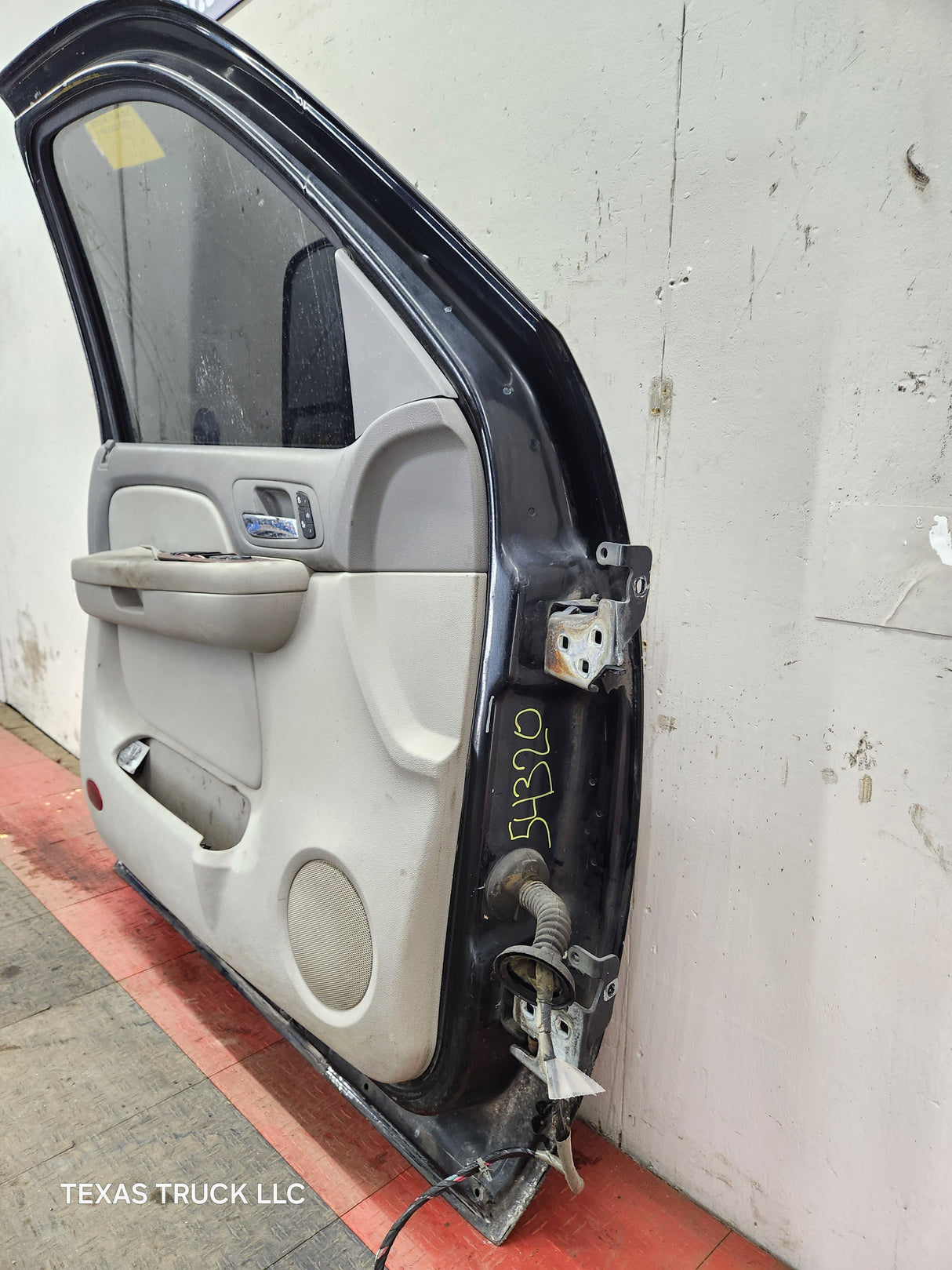 2007-2013 Chevrolet Silverado / GMC Sierra 1500 2500 3500 HD LH Front Driver Side Door