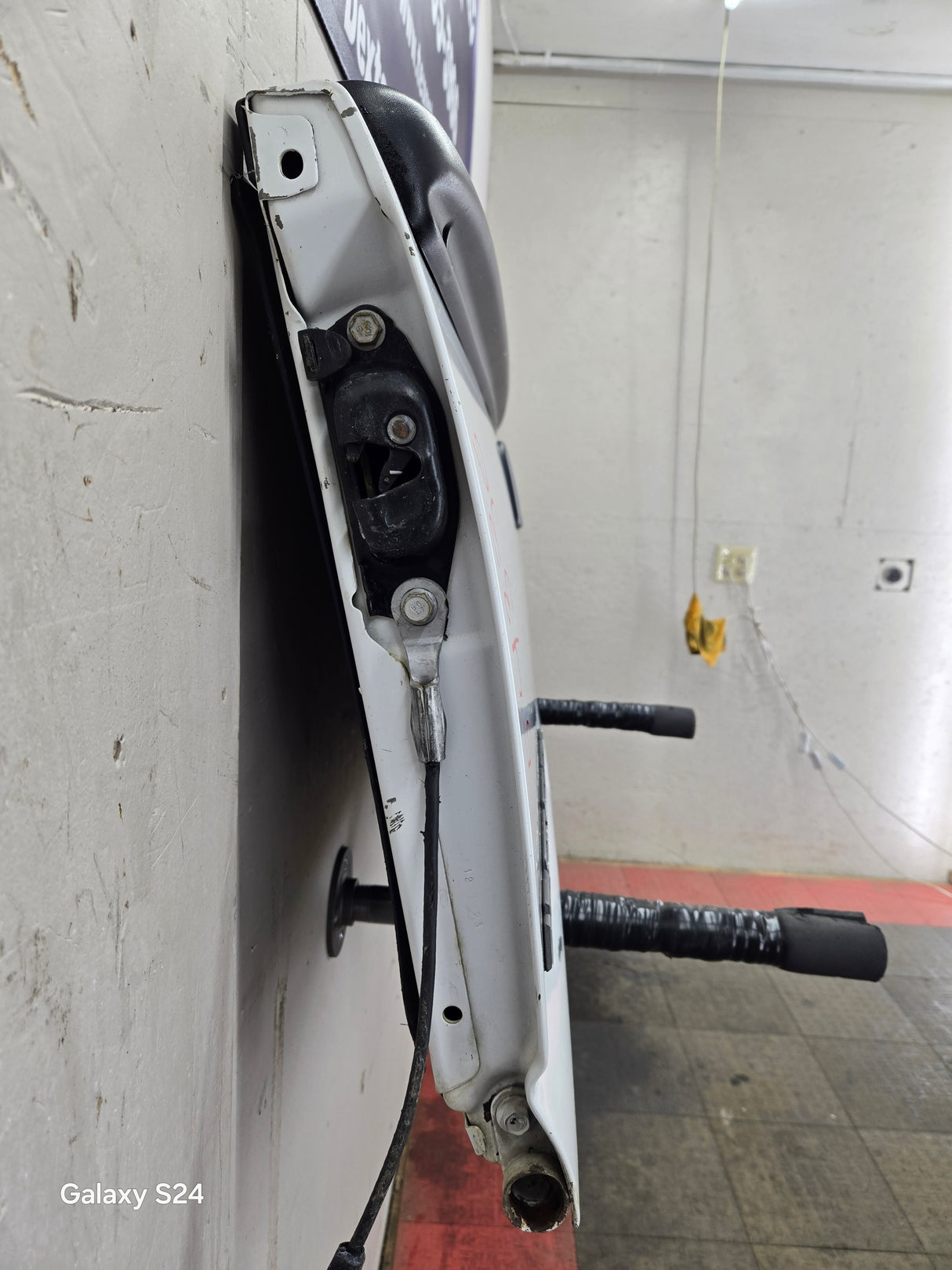 1999-2007 Chevrolet Silverado / GMC Sierra 1500 2500 3500 HD Tailgate
