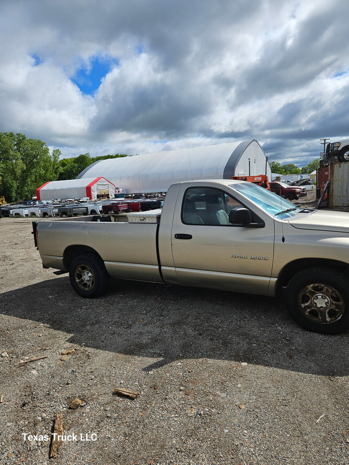 2002 Dodge Ram 1500 Regular Cab 2 door - FULL PART OUT