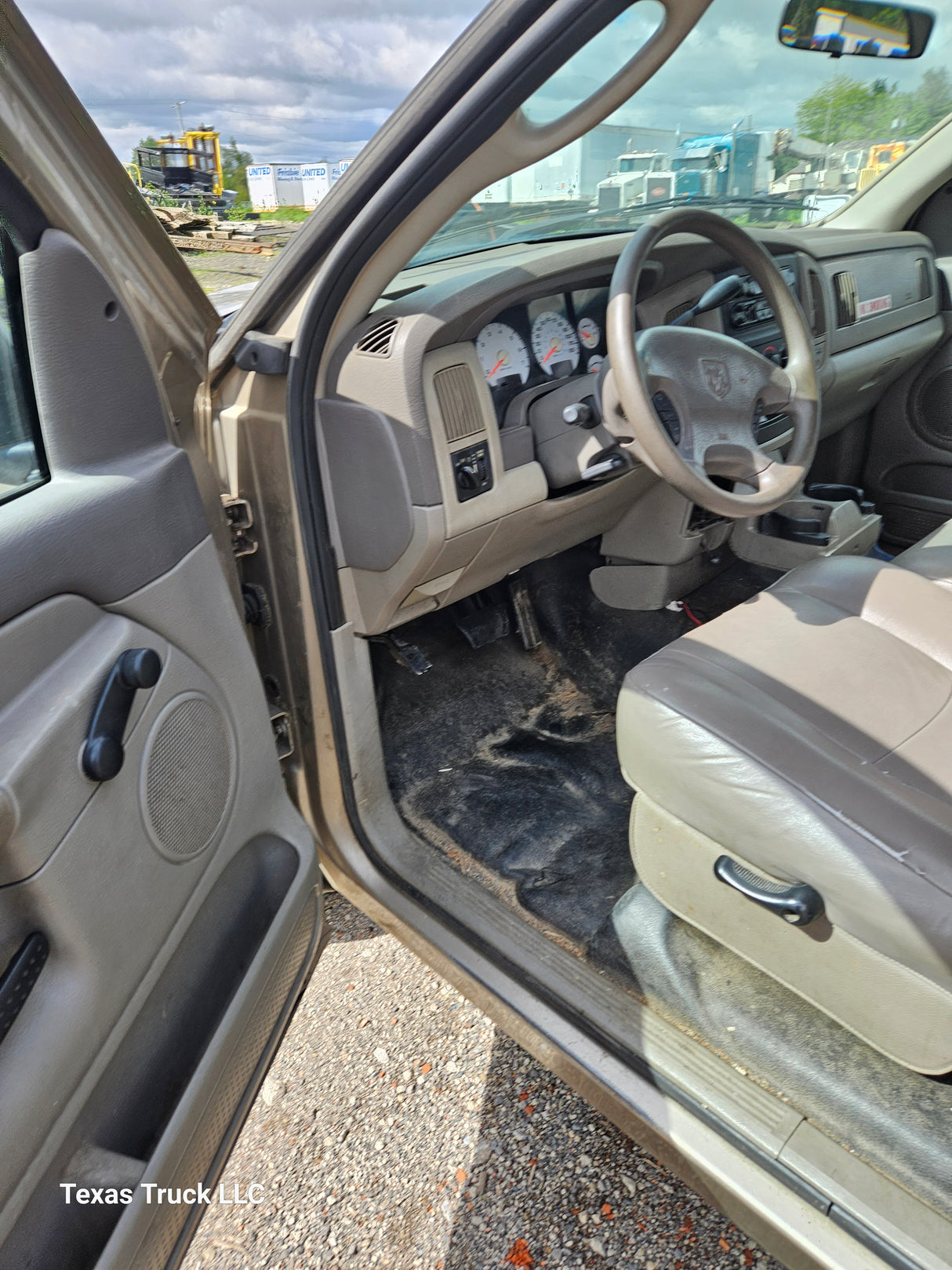 2002 Dodge Ram 1500 Regular Cab 2 door - FULL PART OUT