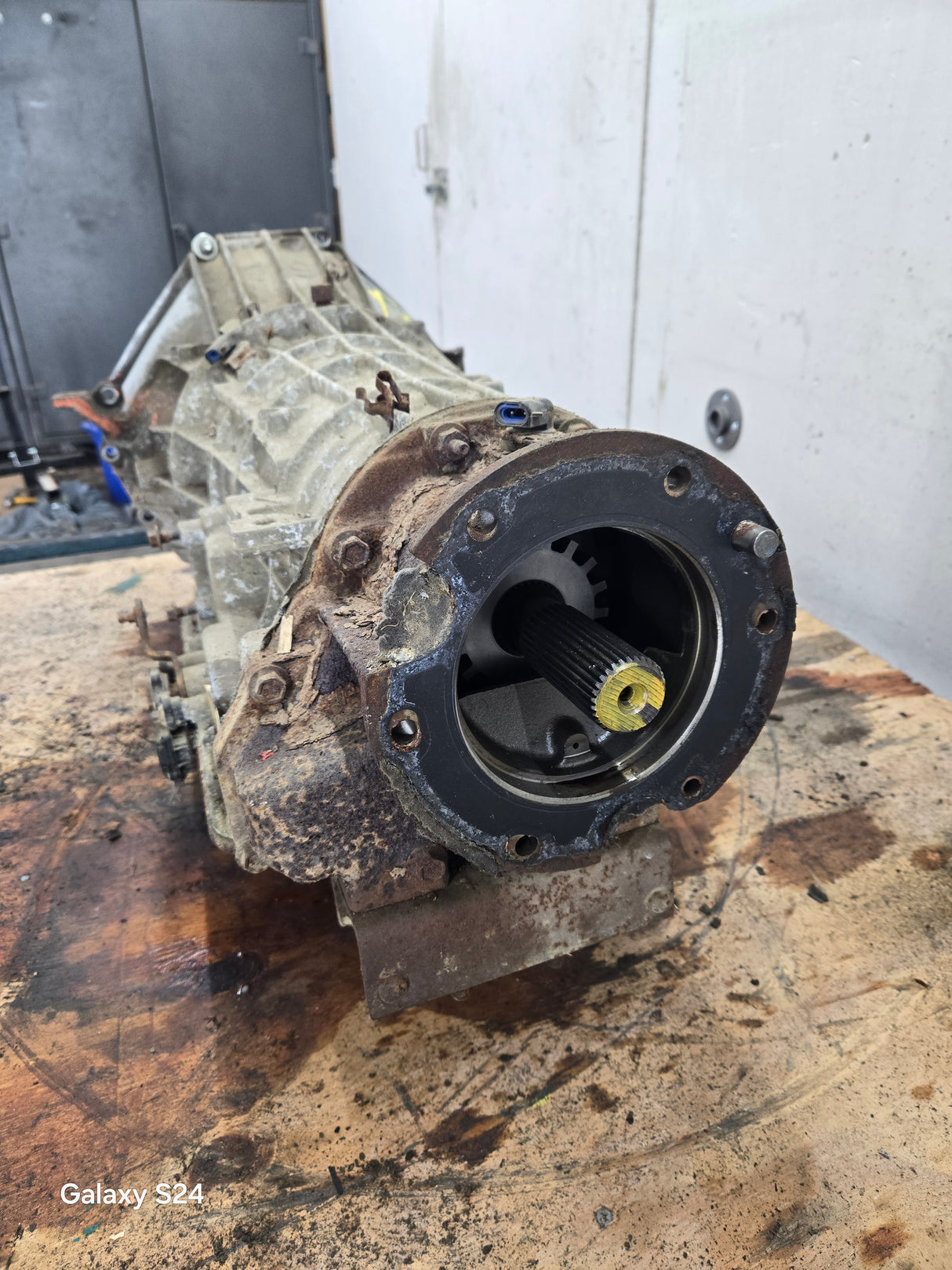 4r100 Automatic Transmission 4wd Ford F250 F350 F450 F550 Super Duty 6.8L v10 triton 5.4L v8 132K Miles