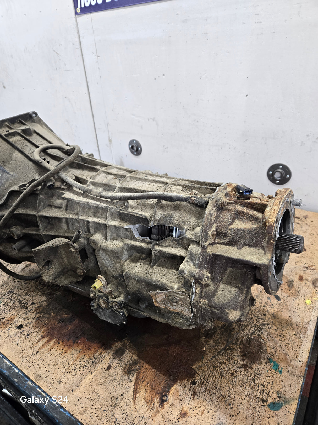 1999-2003 7.3L Power Stroke 4r100 Automatic Transmission HOLE IN CASE OTHERWISE WAS FUNCTIONAL Ford Pickup F250 F350 F450 F550 Super Duty 167k Miles