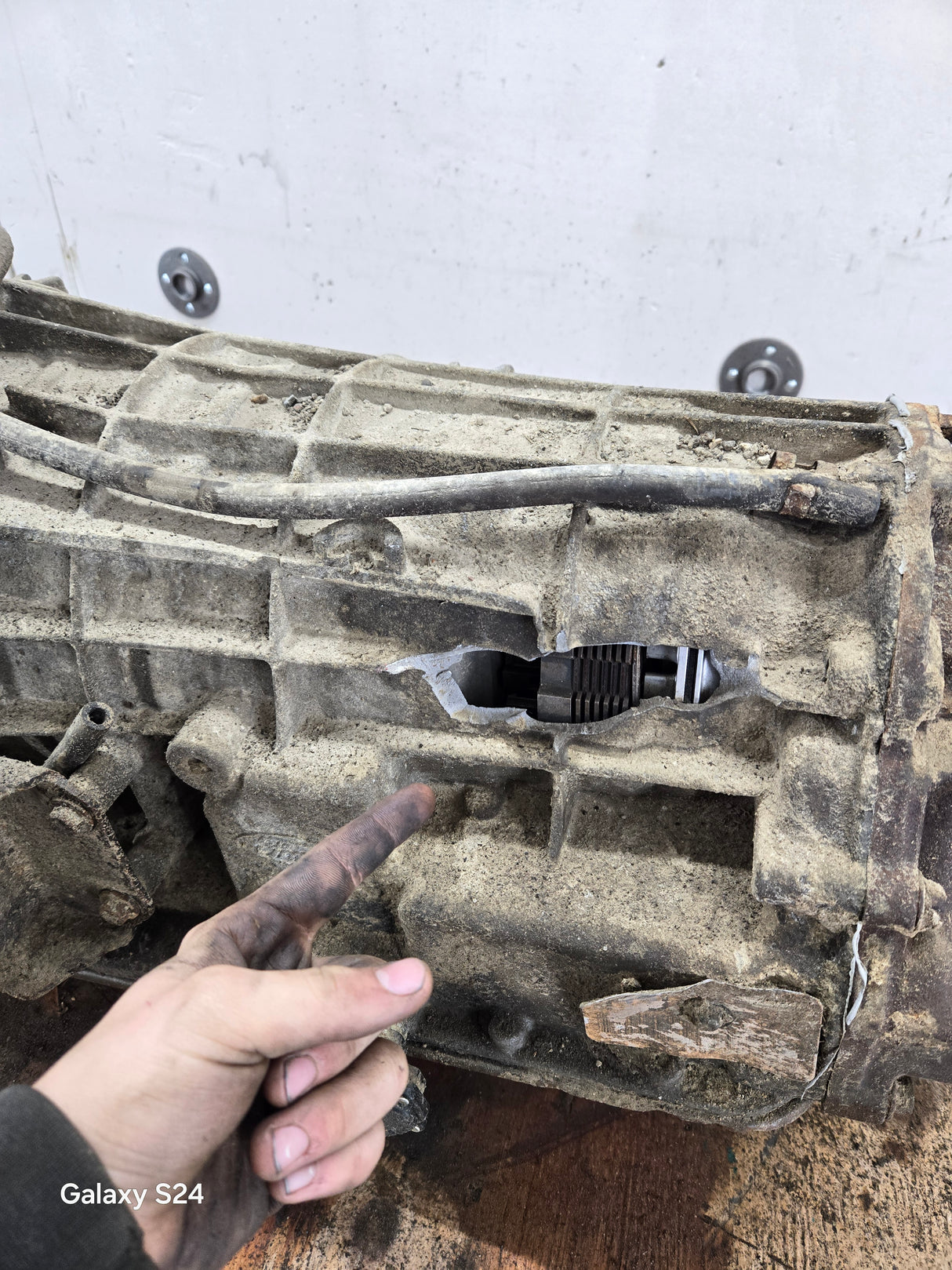 1999-2003 7.3L Power Stroke 4r100 Automatic Transmission HOLE IN CASE OTHERWISE WAS FUNCTIONAL Ford Pickup F250 F350 F450 F550 Super Duty 167k Miles