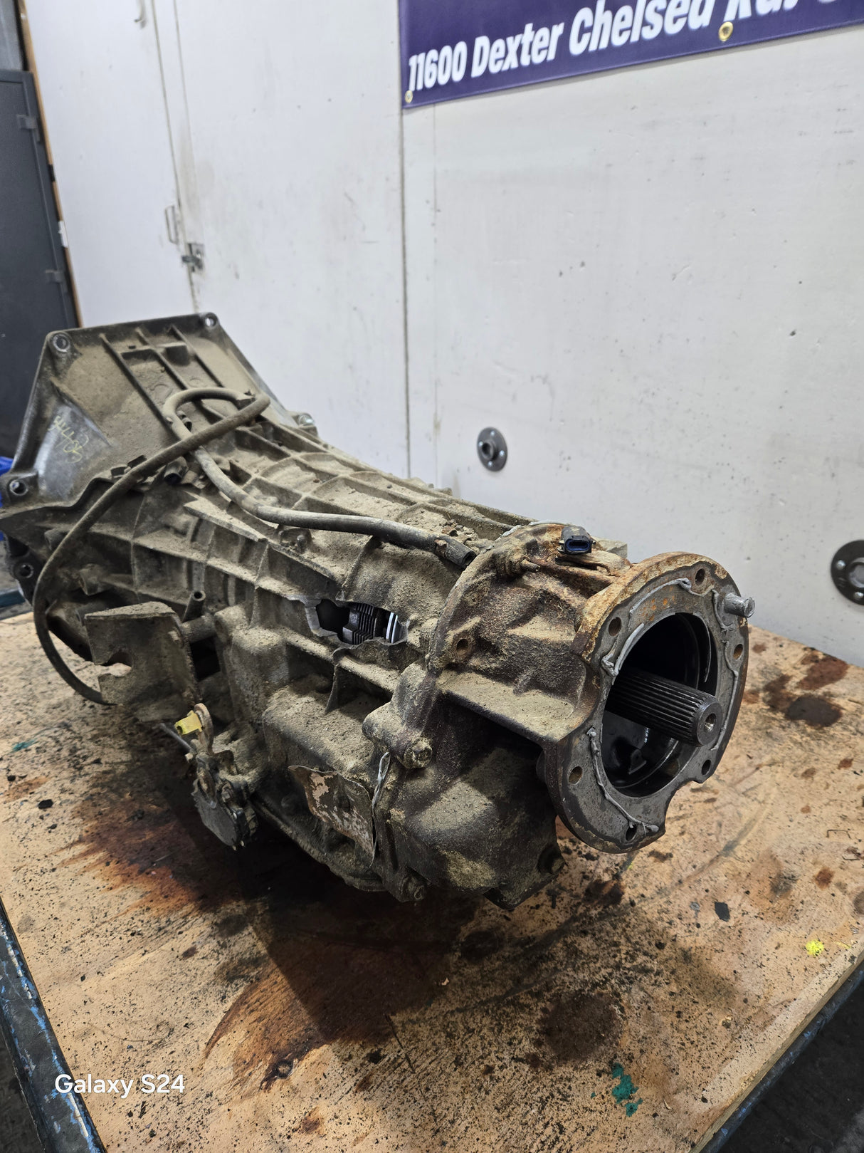 1999-2003 7.3L Power Stroke 4r100 Automatic Transmission HOLE IN CASE OTHERWISE WAS FUNCTIONAL Ford Pickup F250 F350 F450 F550 Super Duty 167k Miles