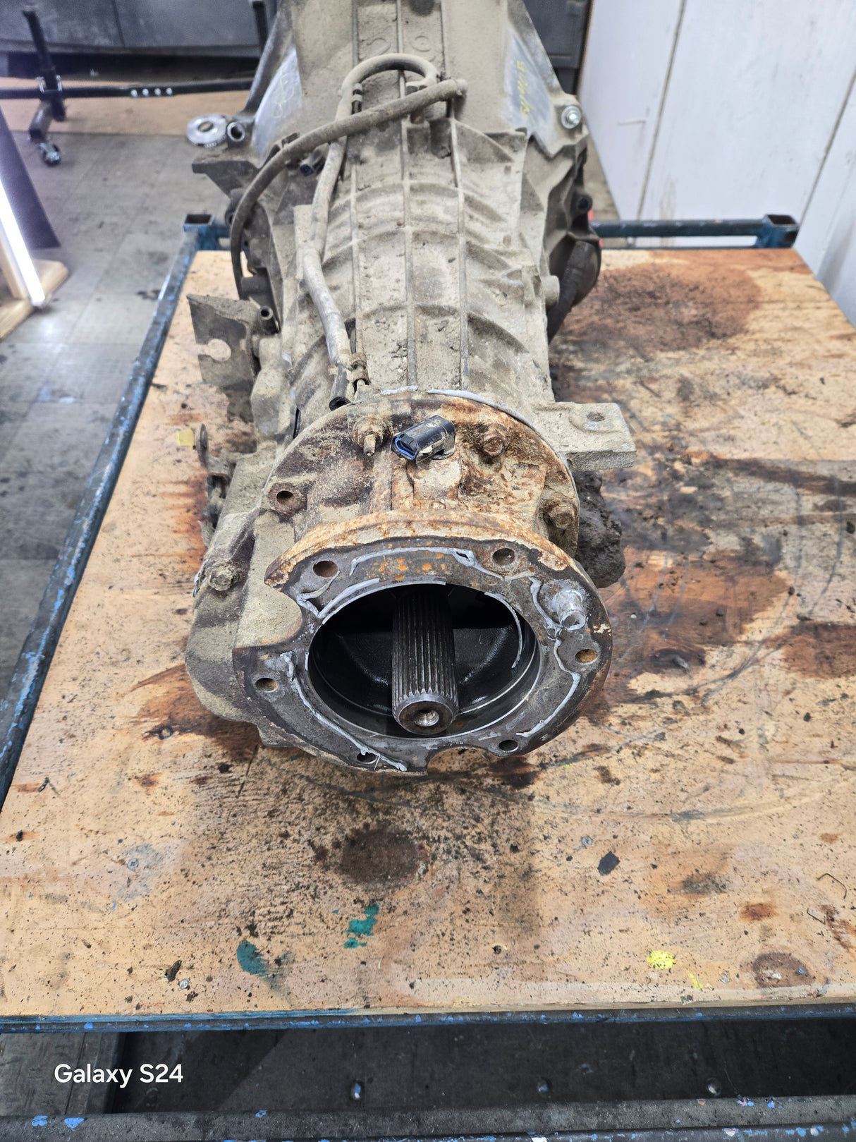 1999-2003 7.3L Power Stroke 4r100 Automatic Transmission HOLE IN CASE OTHERWISE WAS FUNCTIONAL Ford Pickup F250 F350 F450 F550 Super Duty 167k Miles
