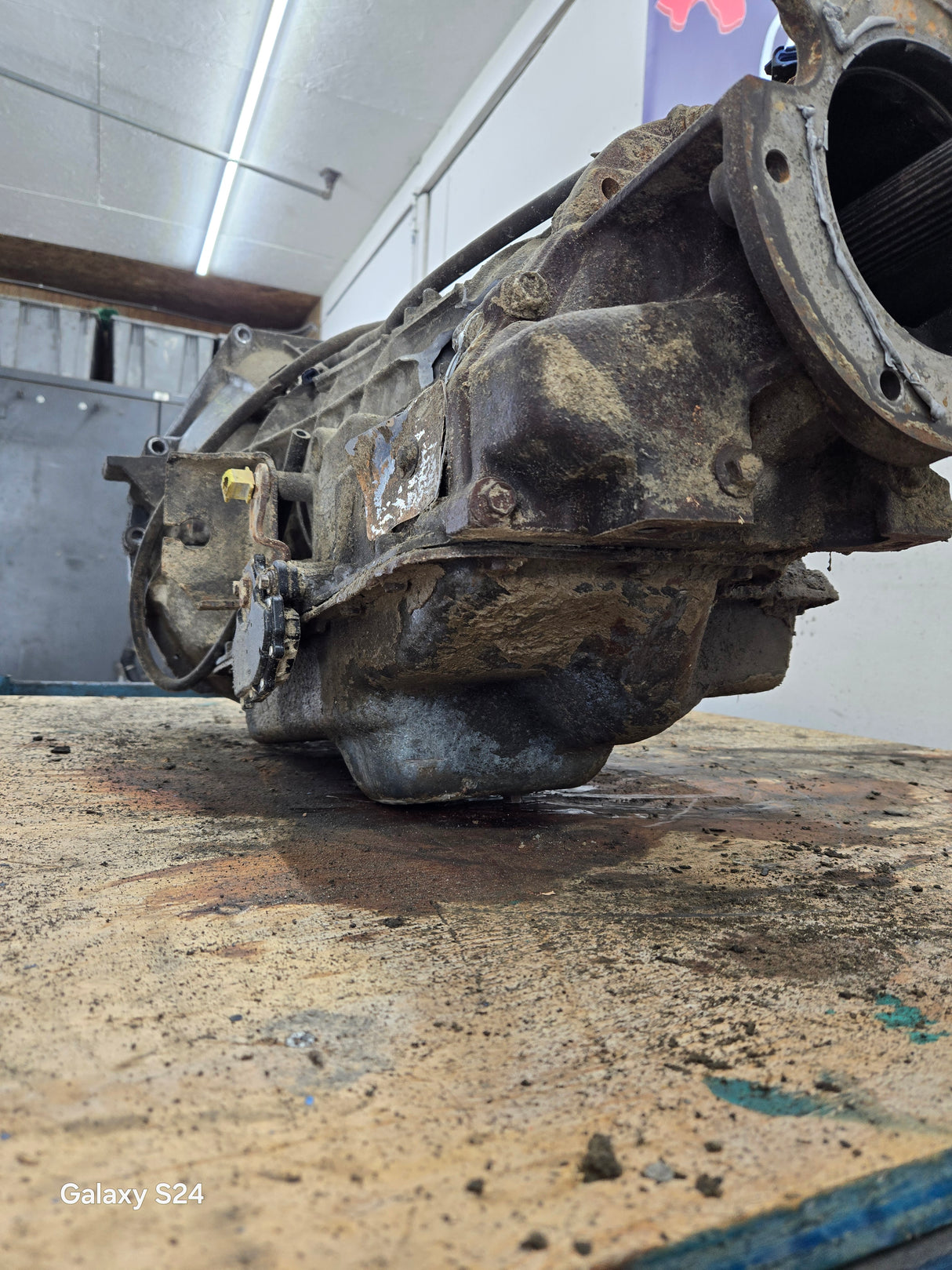 1999-2003 7.3L Power Stroke 4r100 Automatic Transmission HOLE IN CASE OTHERWISE WAS FUNCTIONAL Ford Pickup F250 F350 F450 F550 Super Duty 167k Miles