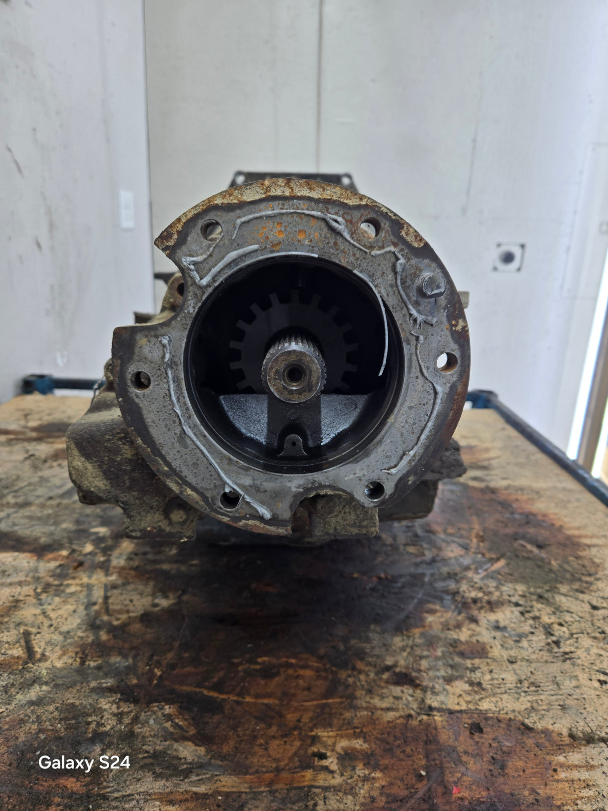 1999-2003 7.3L Power Stroke 4r100 Automatic Transmission HOLE IN CASE OTHERWISE WAS FUNCTIONAL Ford Pickup F250 F350 F450 F550 Super Duty 167k Miles