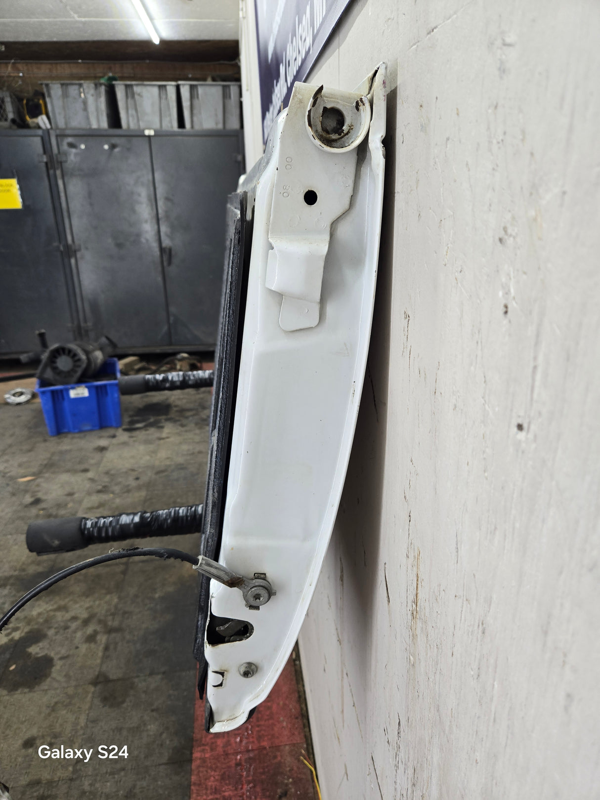 1997-2003 F150 / 1999-2007 Ford F250 F350 F450 F550 Super Duty Tailgate
