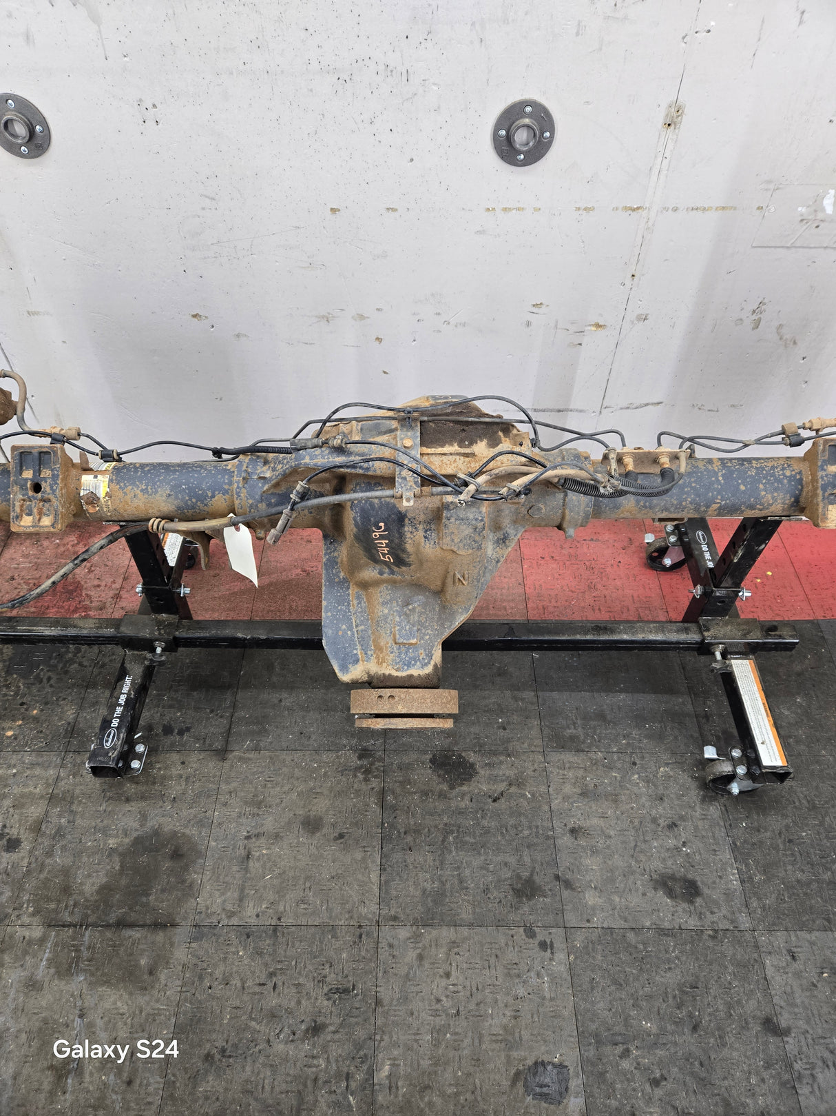 2011-2012 Ford Super Duty F250 F350 Rear Axle 3.73 Gear Ratio Limited Slip