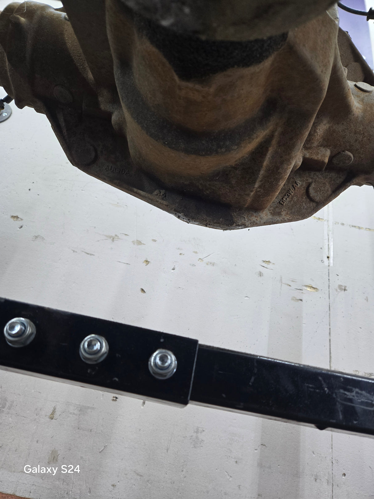 2011-2012 Ford Super Duty F250 F350 Rear Axle 3.73 Gear Ratio Limited Slip