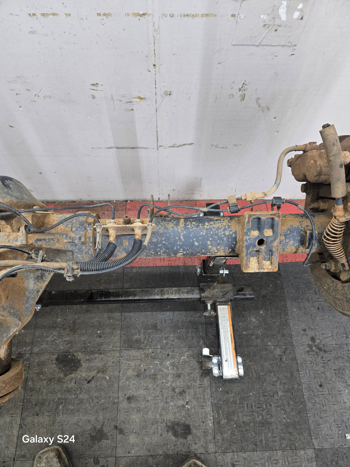 2011-2012 Ford Super Duty F250 F350 Rear Axle 3.73 Gear Ratio Limited Slip