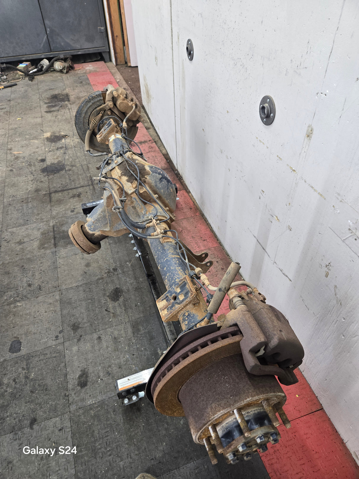 2011-2012 Ford Super Duty F250 F350 Rear Axle 3.73 Gear Ratio Limited Slip