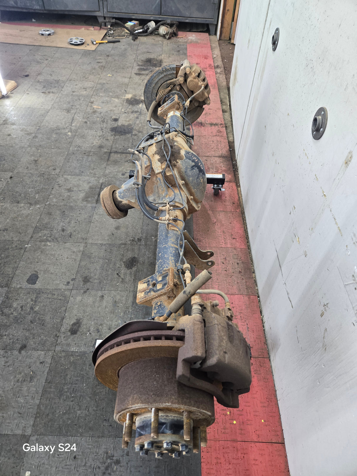 2011-2012 Ford Super Duty F250 F350 Rear Axle 3.73 Gear Ratio Limited Slip