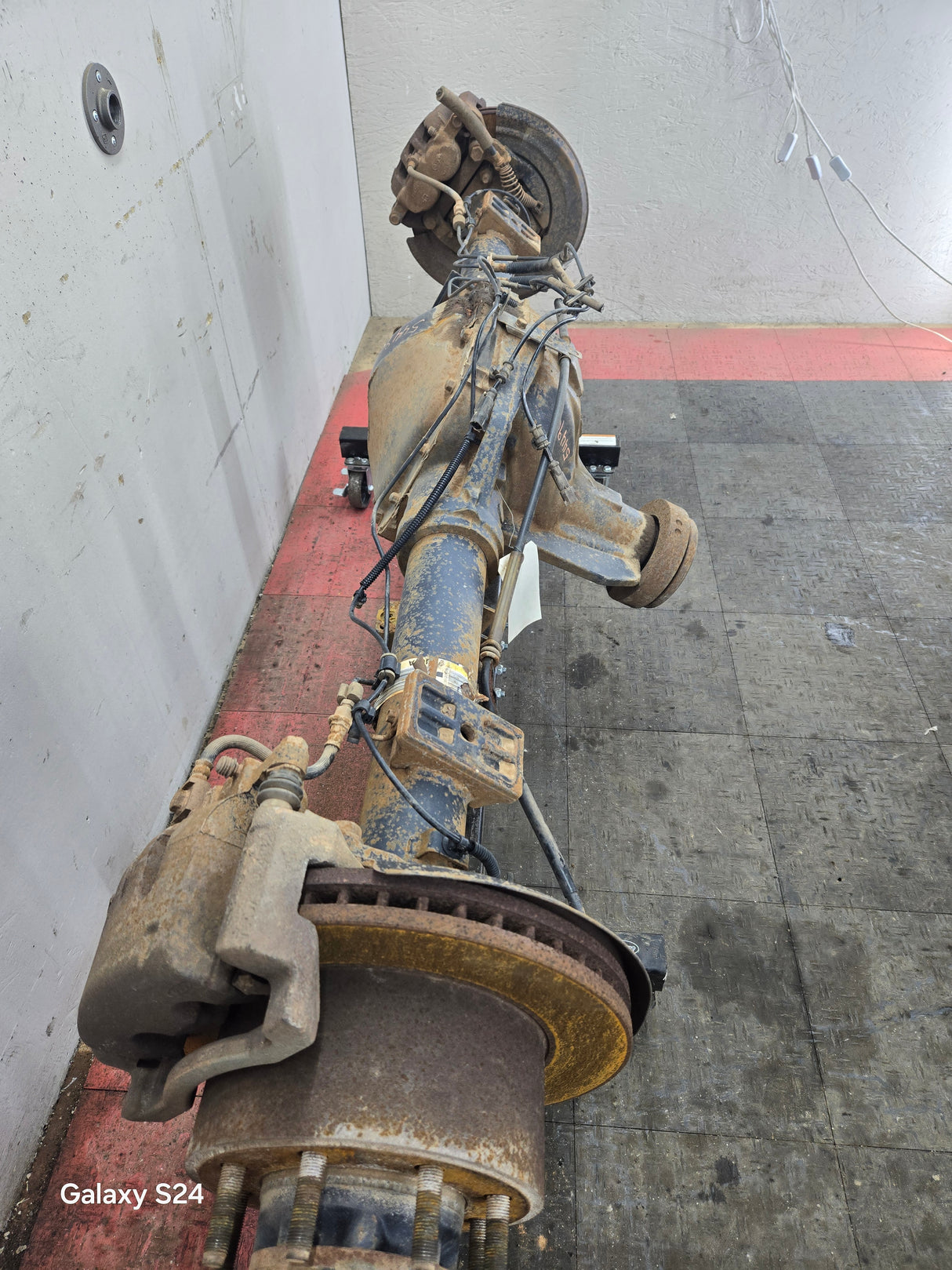 2011-2012 Ford Super Duty F250 F350 Rear Axle 3.73 Gear Ratio Limited Slip