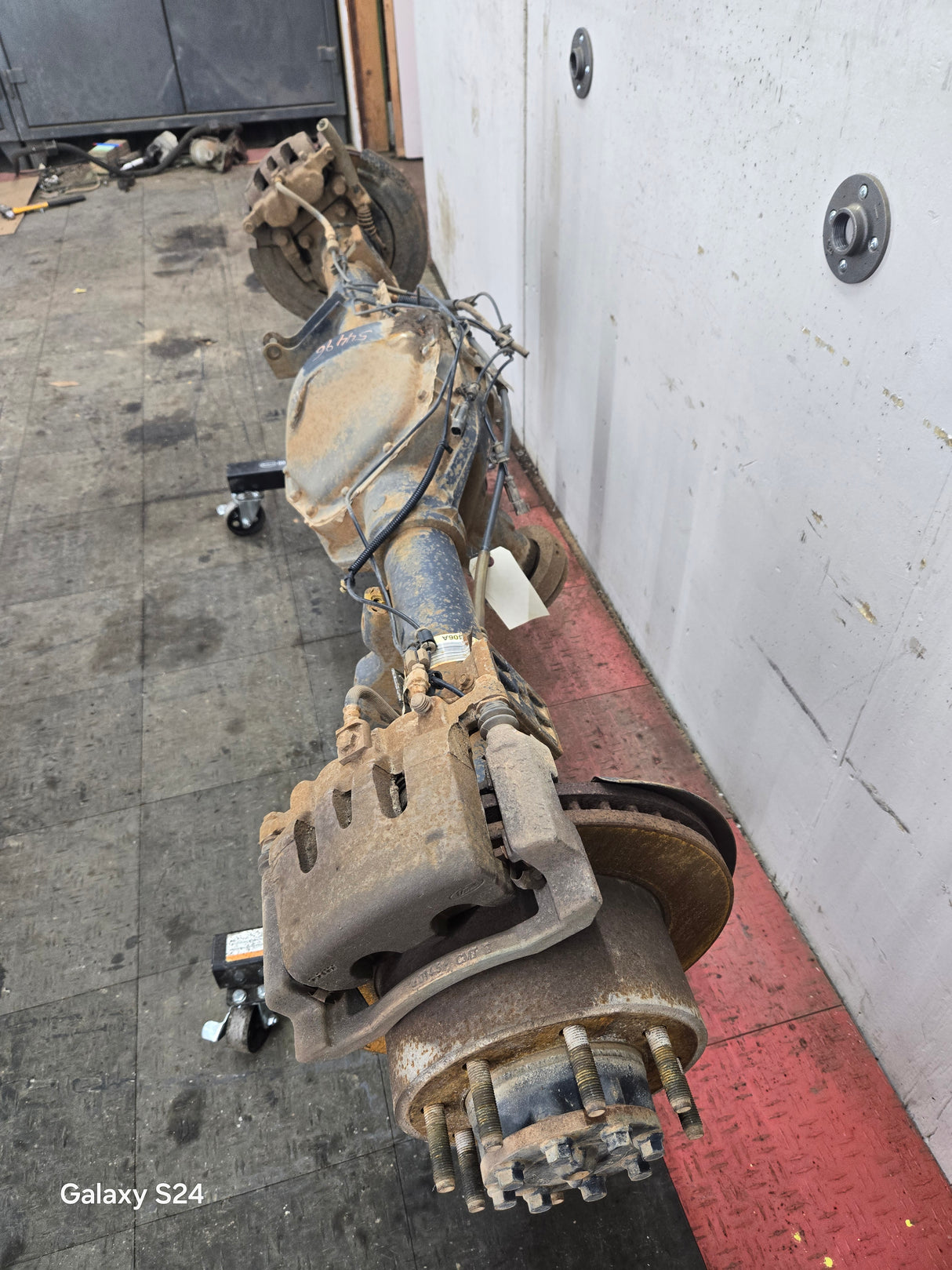 2011-2012 Ford Super Duty F250 F350 Rear Axle 3.73 Gear Ratio Limited Slip