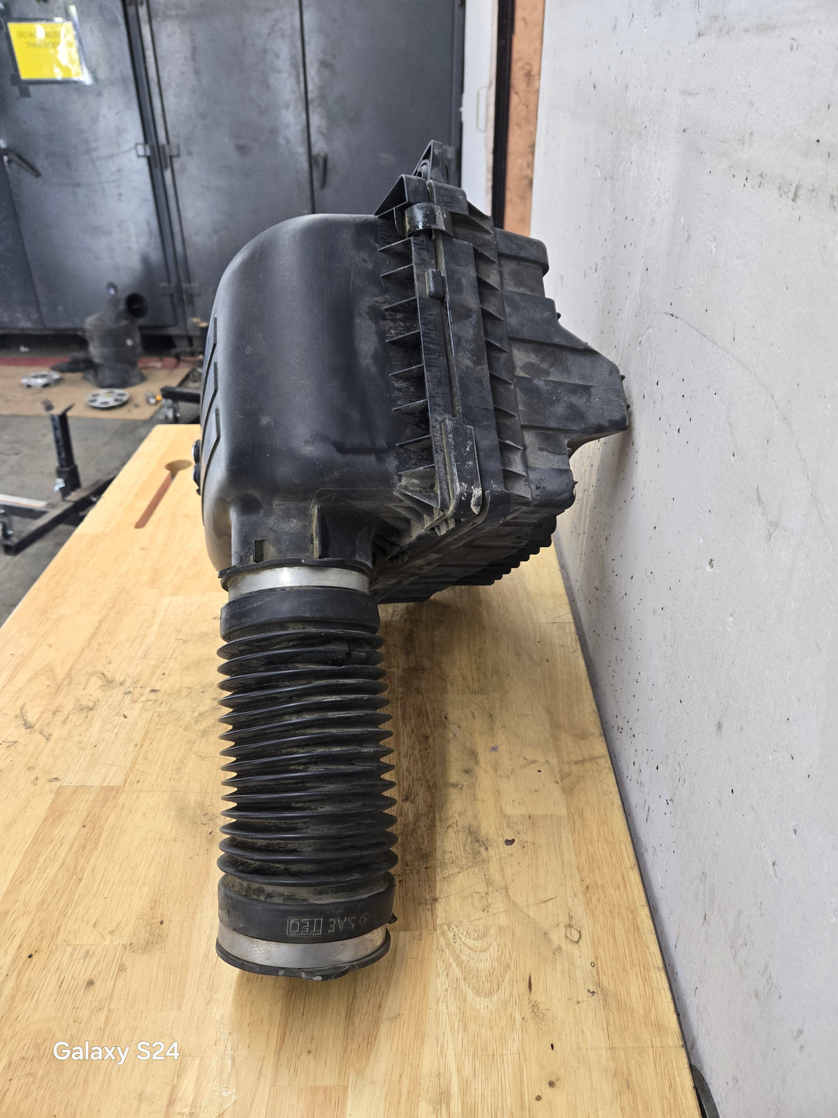 2004-2018 Dodge Ram 1500 2500 3500 Air Intake Box Cleaner
