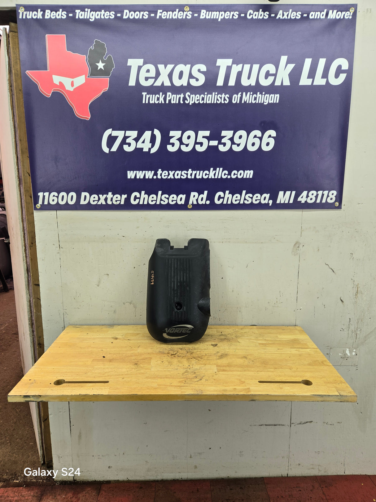 2001-2006 Chevrolet Silverado Tahoe Sierra Yukon Engine Cover Assembly 12561509