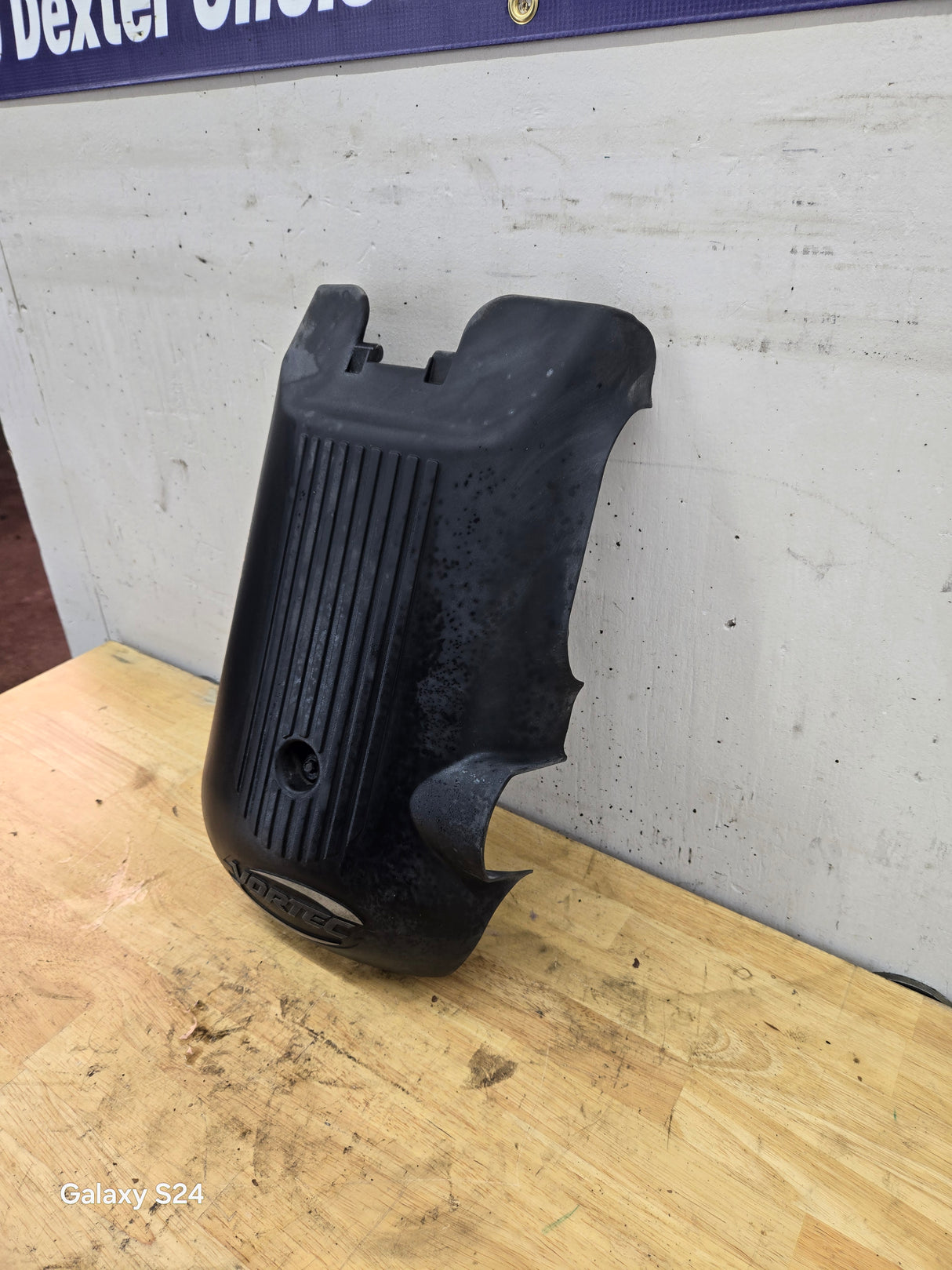 2001-2006 Chevrolet Silverado Tahoe Sierra Yukon Engine Cover Assembly 12561509