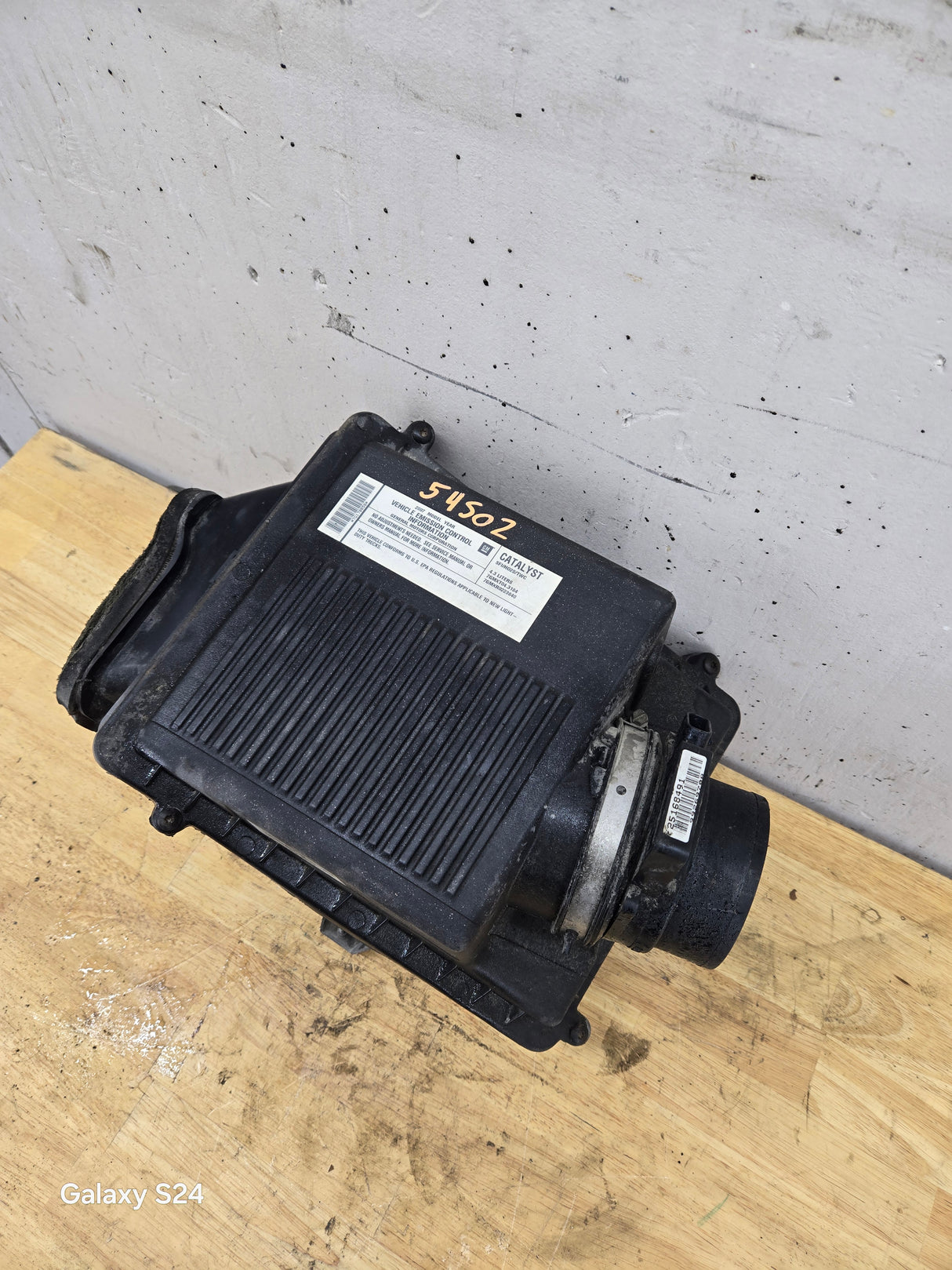 1999-2009 Chevrolet Silverado / GMC Sierra 1500 2500 3500 Engine Air Intake Box Cleaner