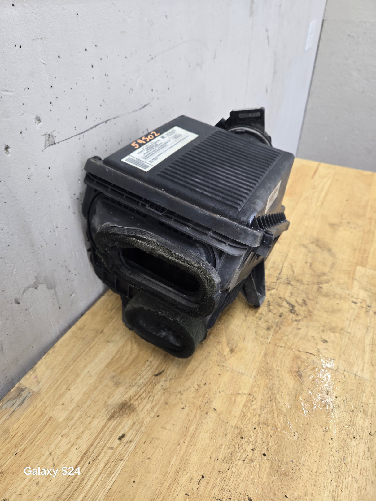 1999-2009 Chevrolet Silverado / GMC Sierra 1500 2500 3500 Engine Air Intake Box Cleaner