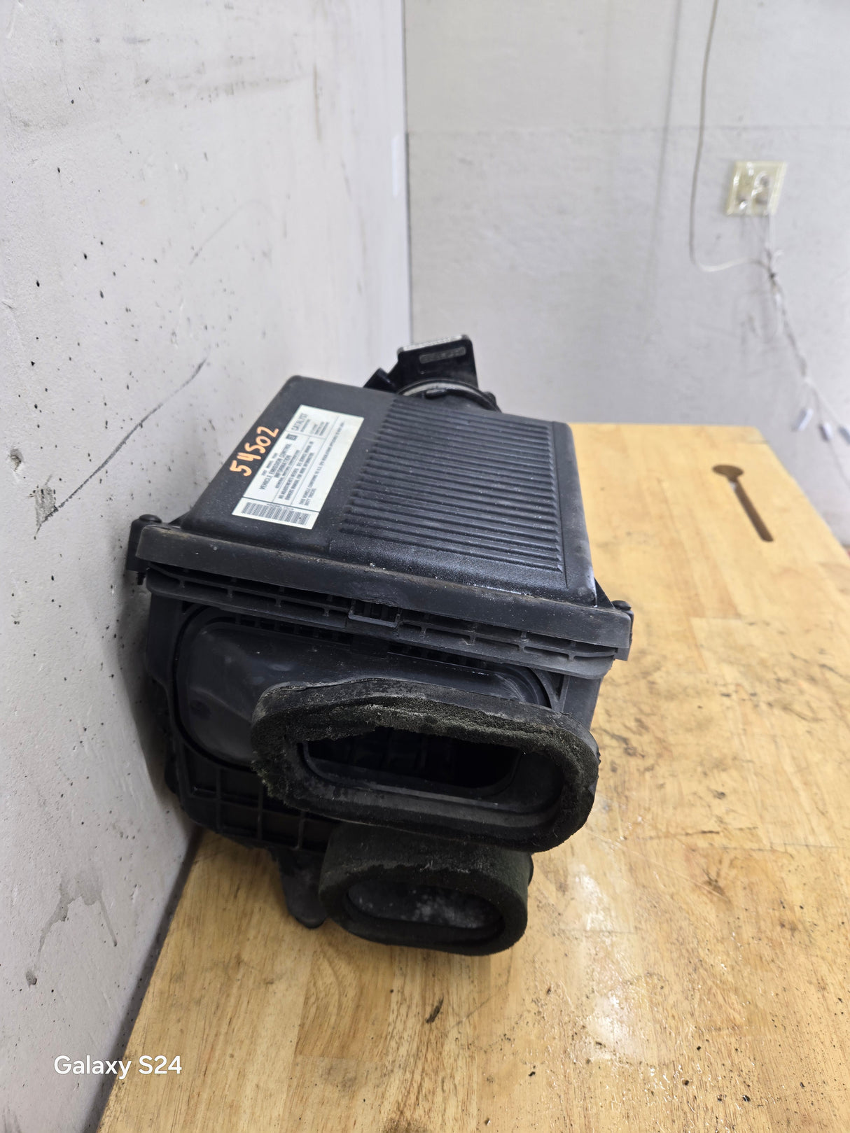 1999-2009 Chevrolet Silverado / GMC Sierra 1500 2500 3500 Engine Air Intake Box Cleaner