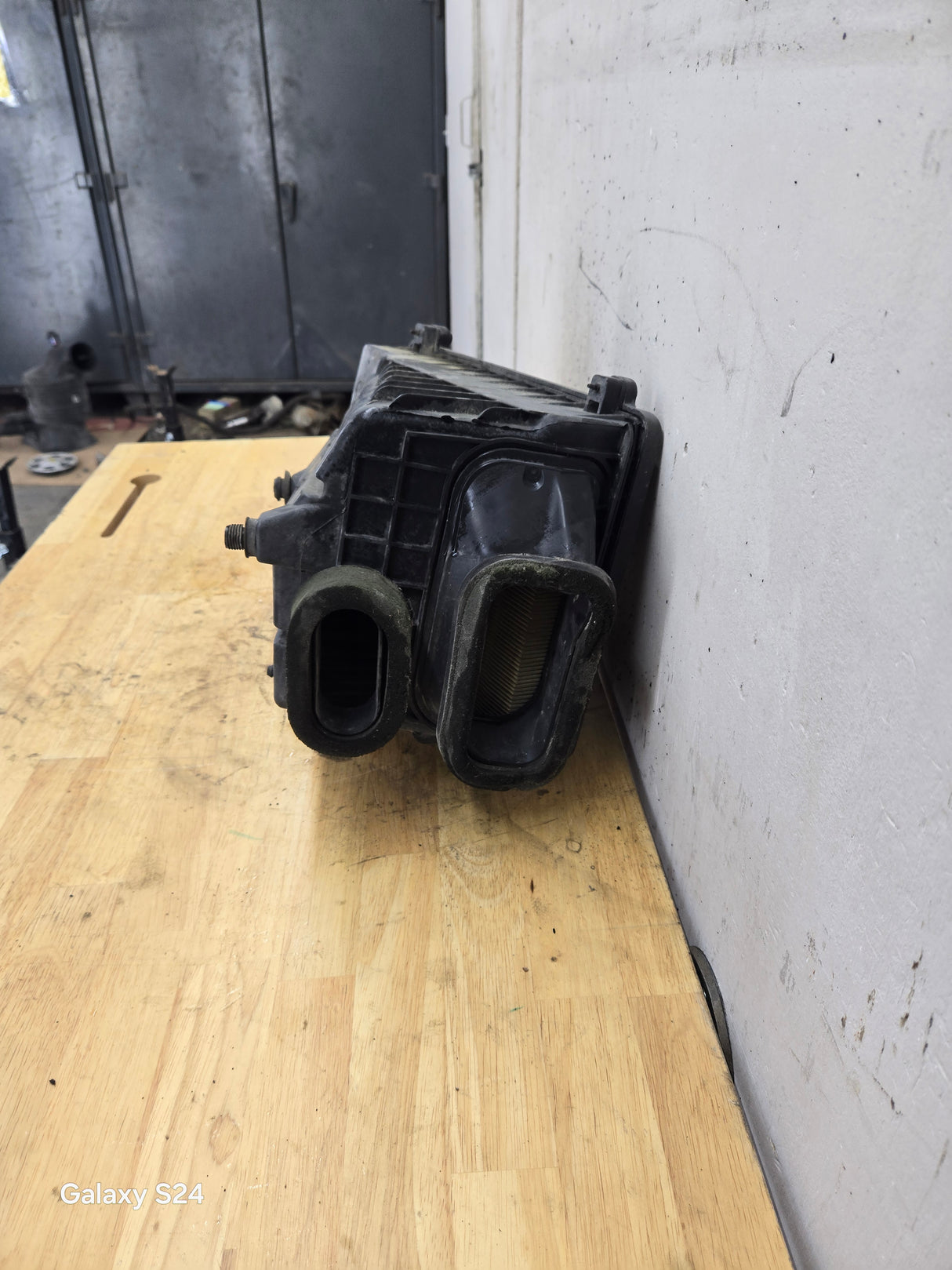 1999-2009 Chevrolet Silverado / GMC Sierra 1500 2500 3500 Engine Air Intake Box Cleaner