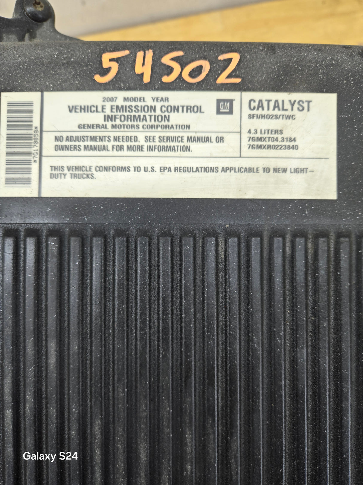 1999-2009 Chevrolet Silverado / GMC Sierra 1500 2500 3500 Engine Air Intake Box Cleaner