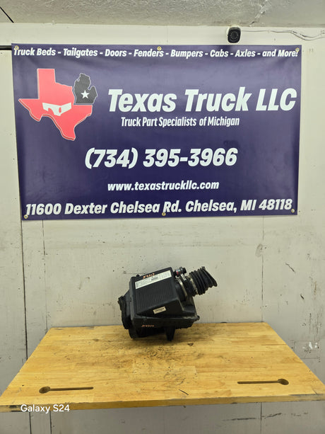 1999-2009 Chevrolet Silverado / GMC Sierra 1500 2500 3500 Engine Air Intake Box Cleaner
