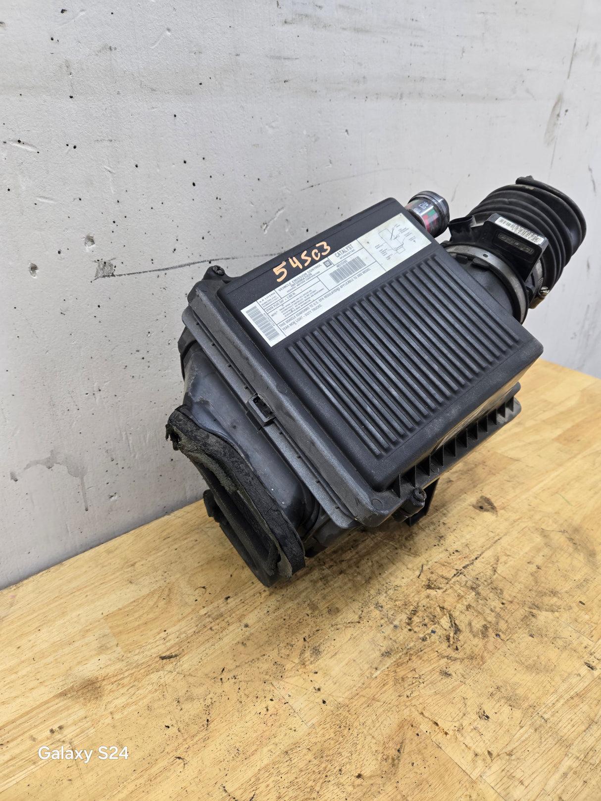 1999-2009 Chevrolet Silverado / GMC Sierra 1500 2500 3500 Engine Air Intake Box Cleaner